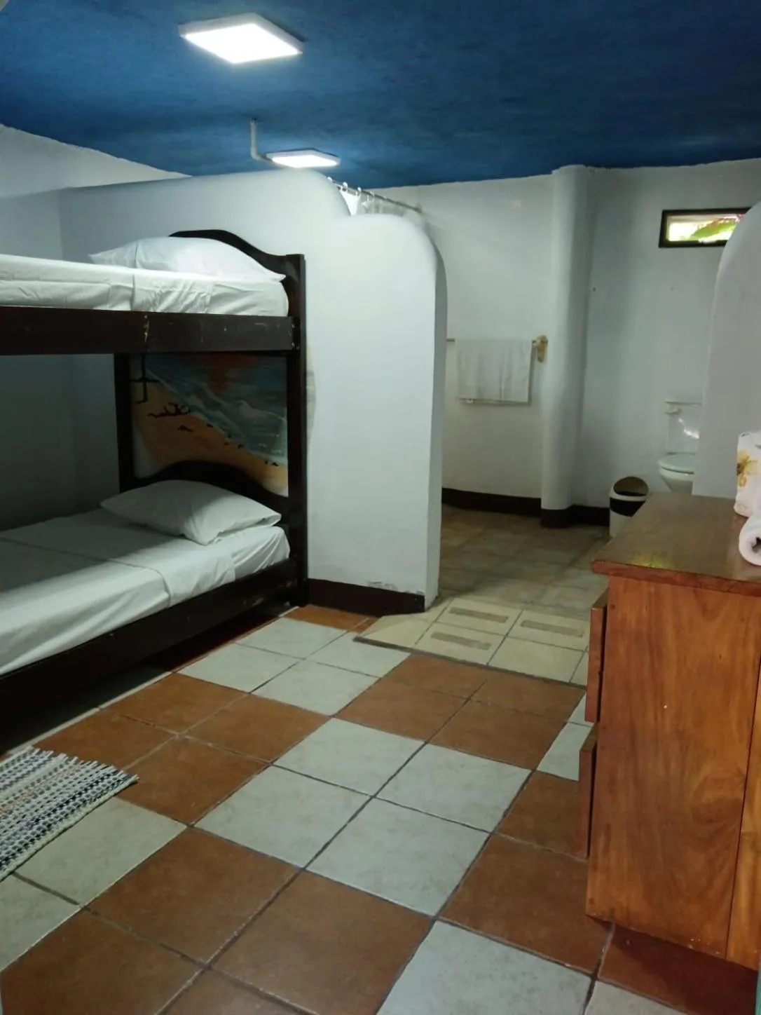 Photo of the whole room, Bed in Blue Iguana