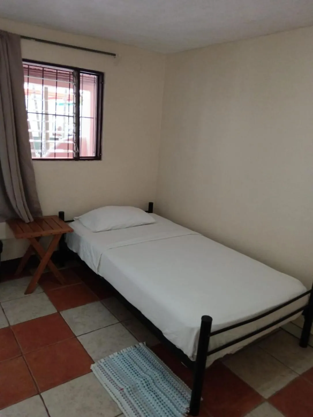 Photo of the whole room, Bed in Blue Iguana