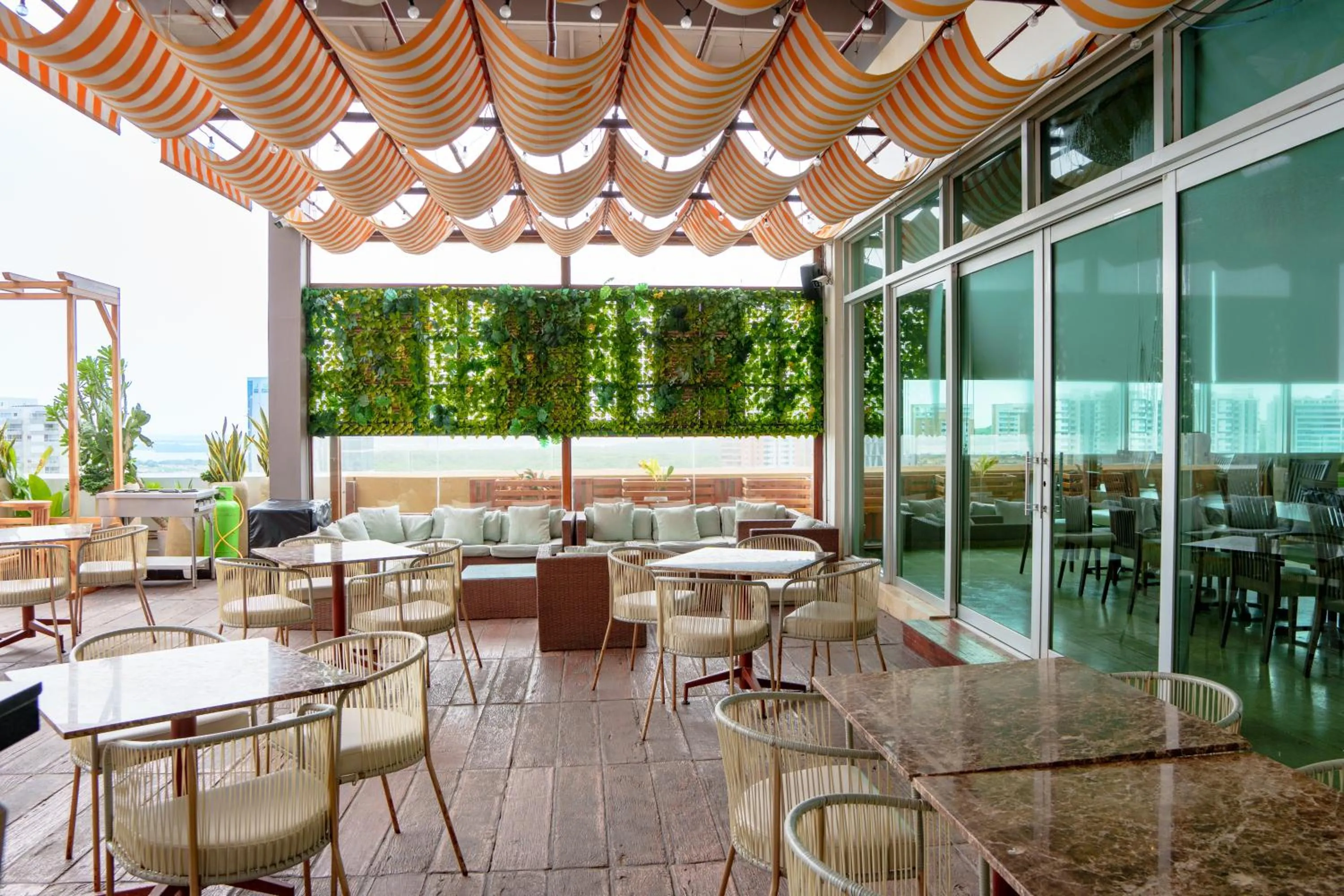 Restaurant/places to eat in Sky Collection Lifestyle Hotel & Suites Barranquilla