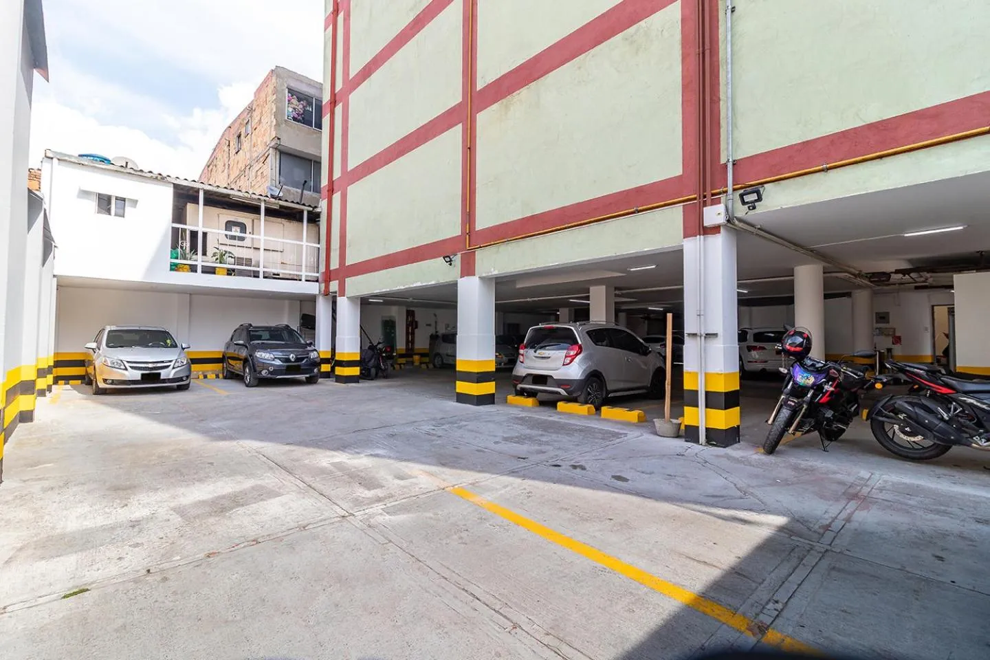 Parking in Lavid Hotel Kennedy