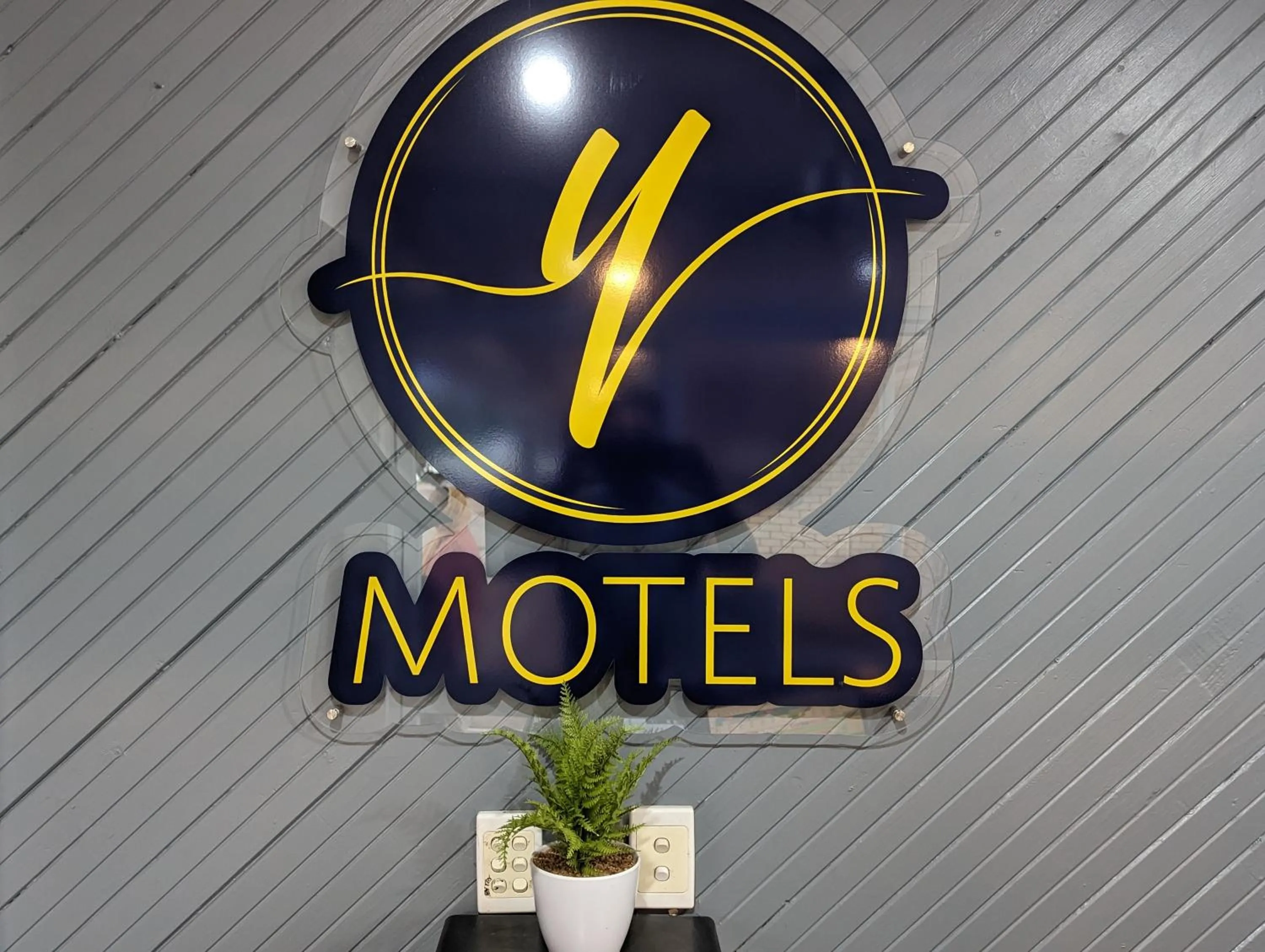 Property building in Y Motels Gympie