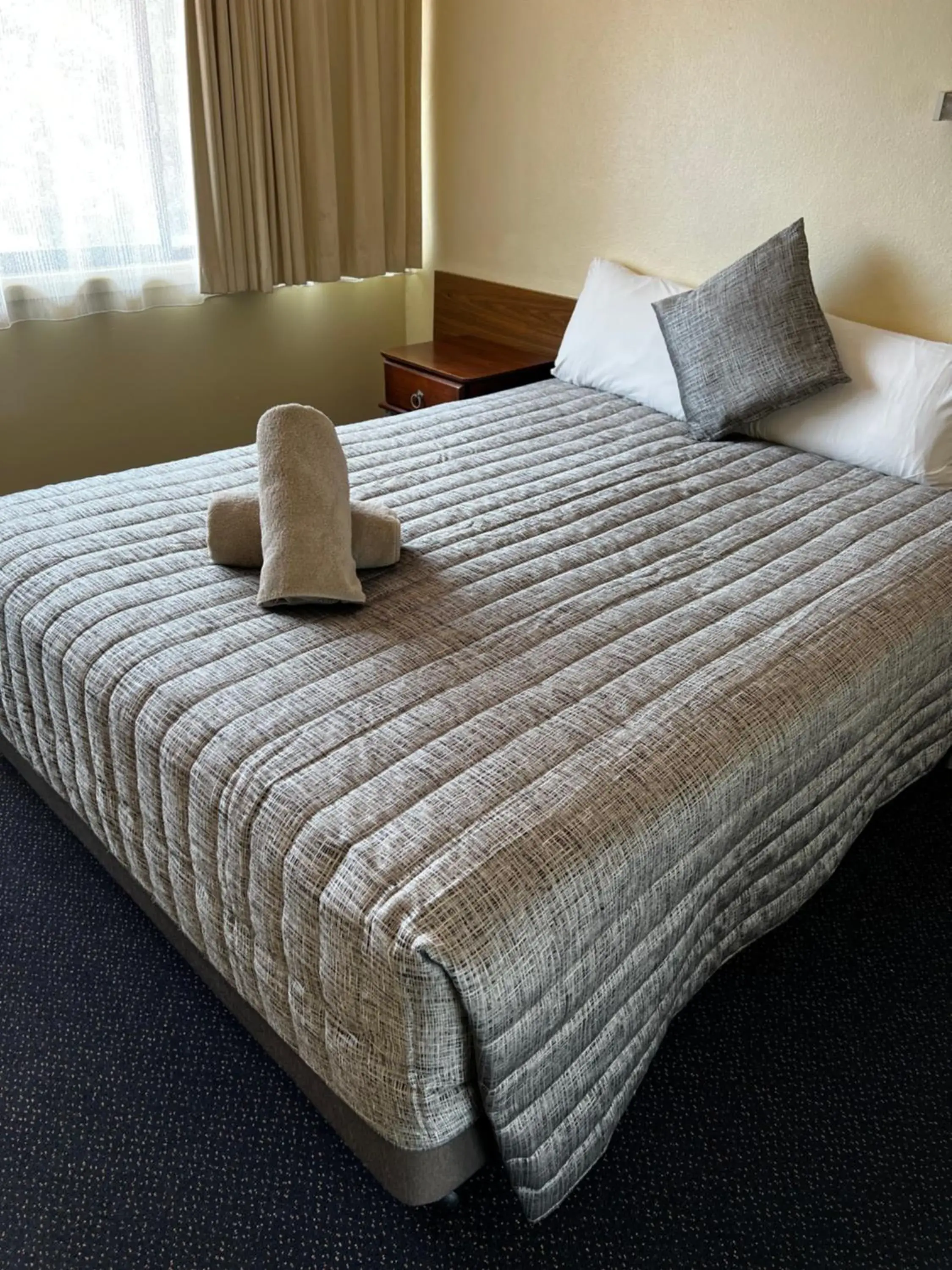 Queen Room in Y Motels Gympie Queen Room in Y Motels Gympie