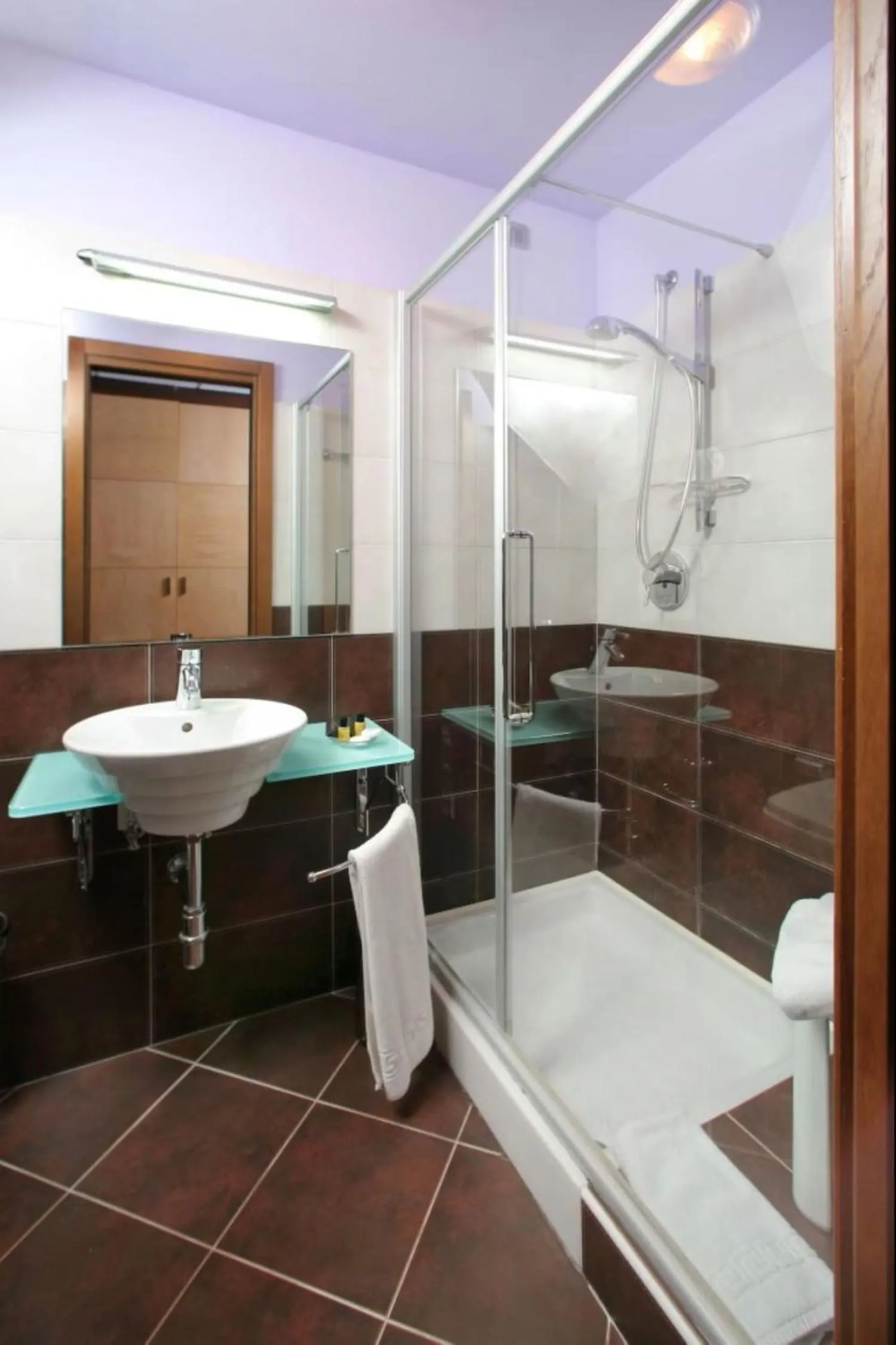 Shower in Regent Beachotel