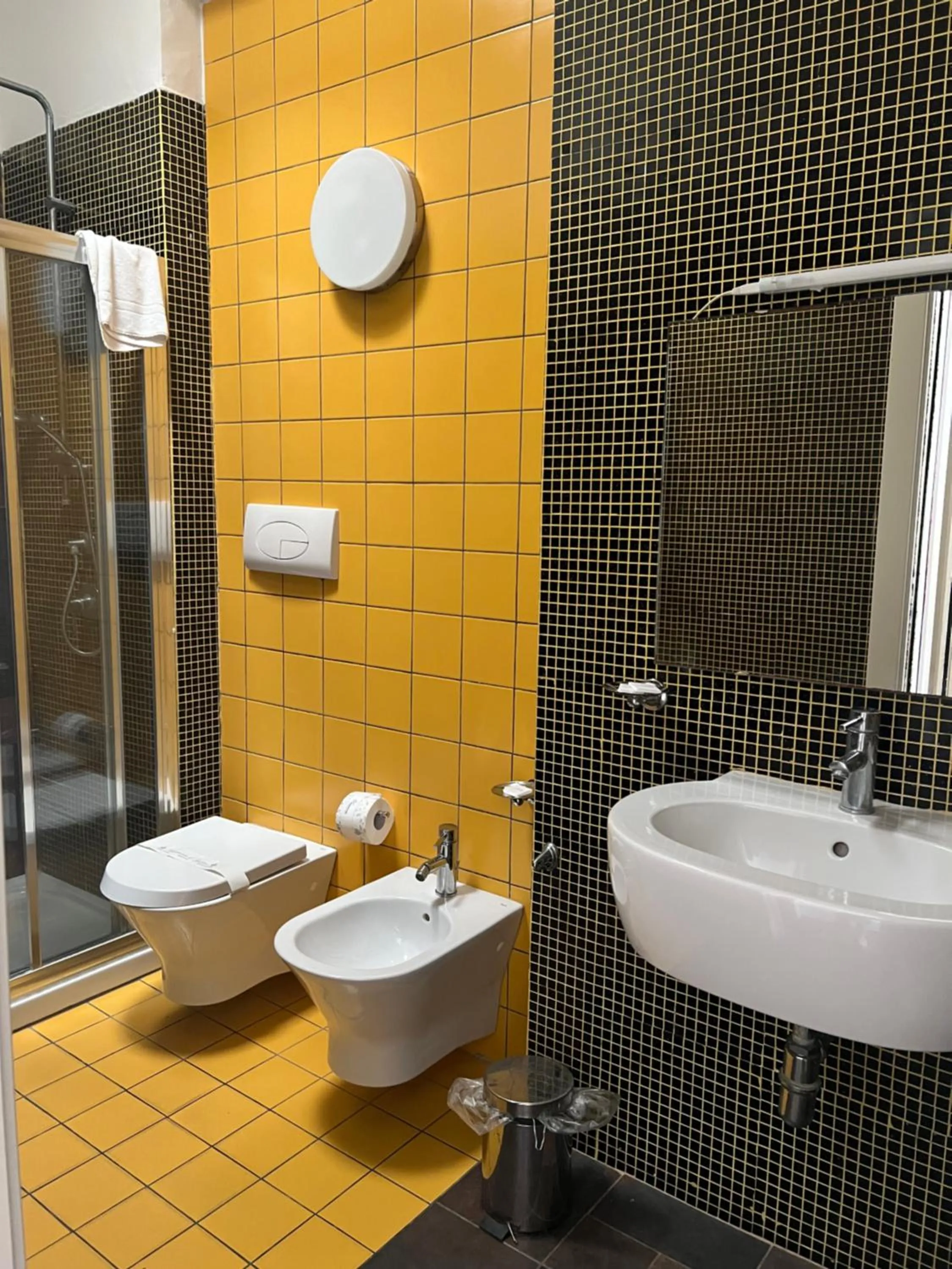 Shower in Regent Beachotel