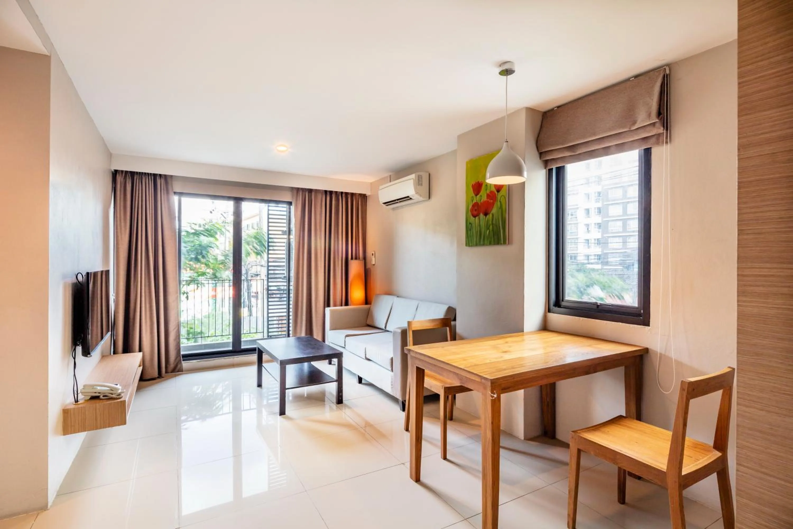 TV and multimedia in Livotel Hotel Kaset Nawamin Bangkok