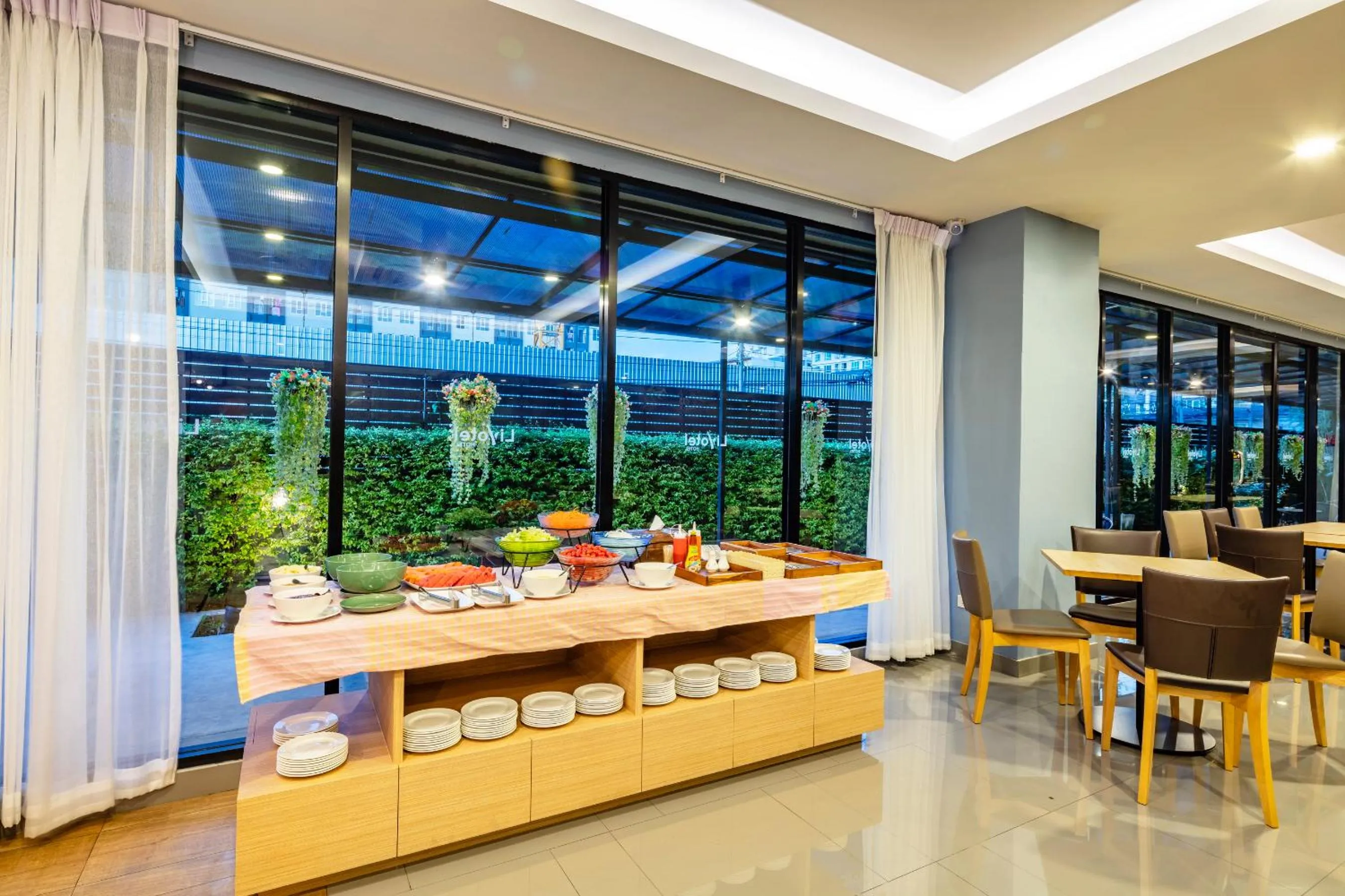 Restaurant/places to eat in Livotel Hotel Kaset Nawamin Bangkok