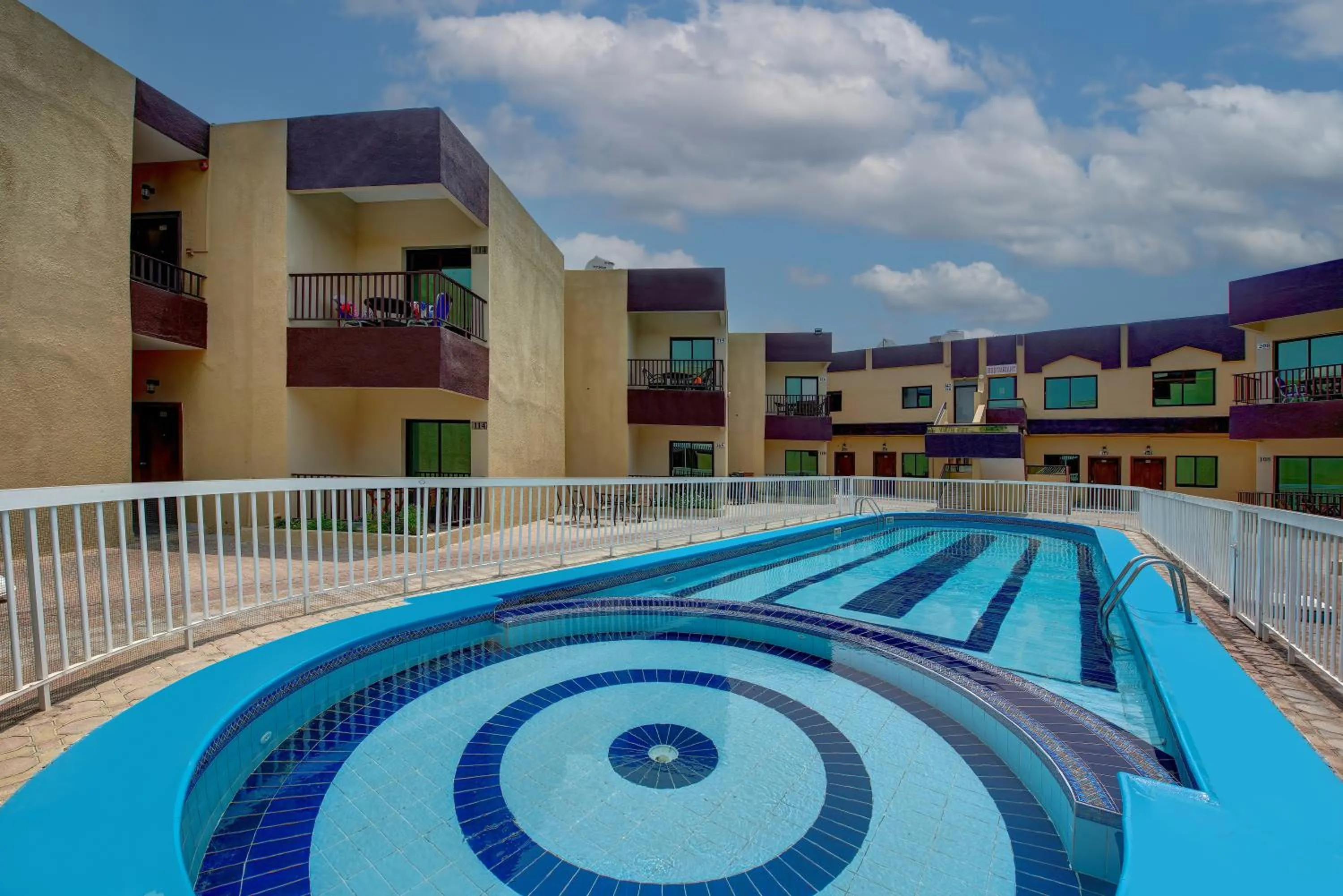 Swimming Pool in Summerland Motel