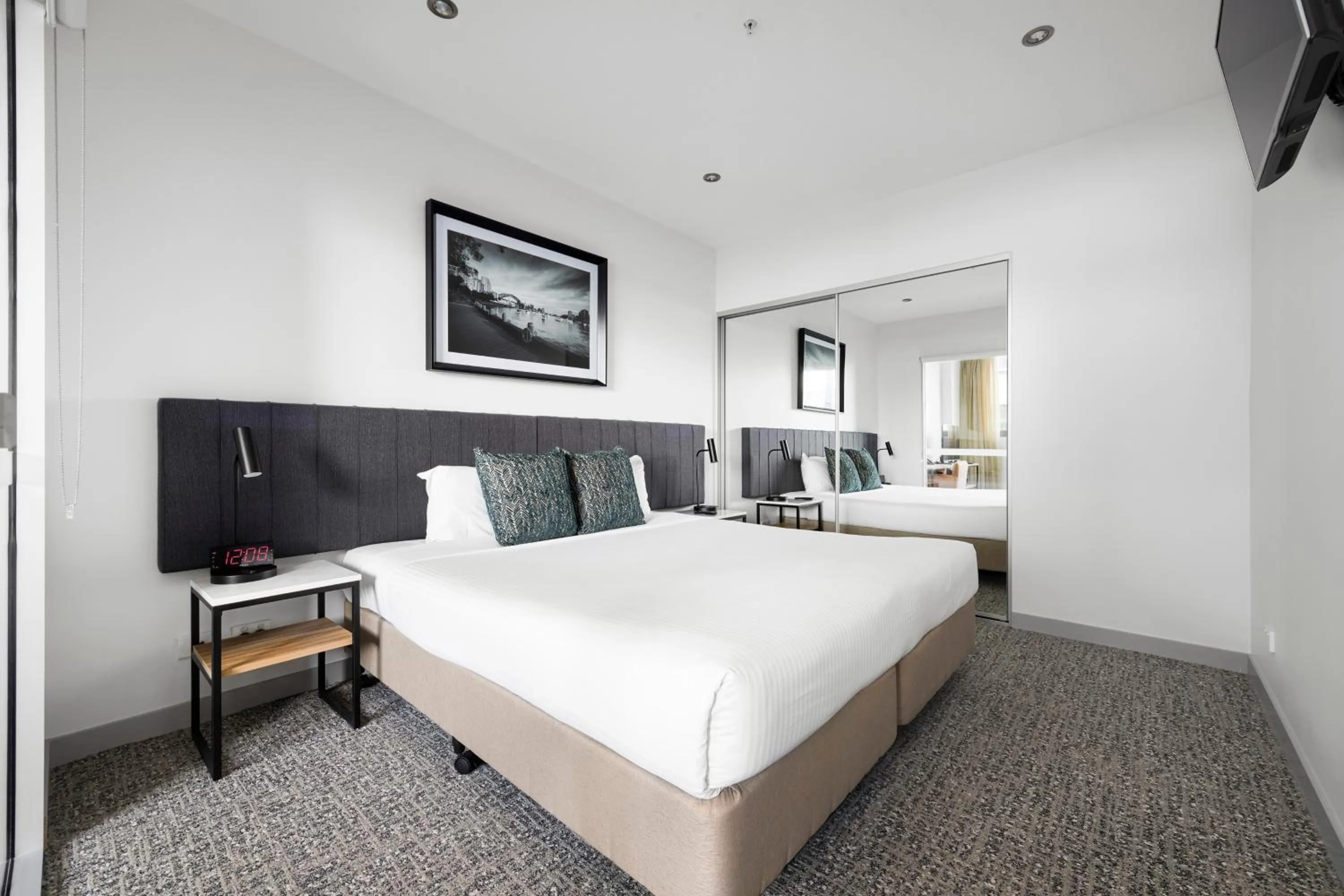 Bedroom, Bed in Quest Chatswood