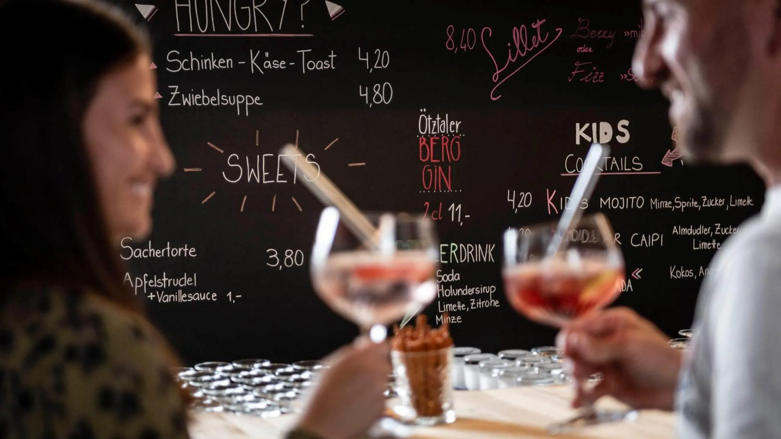 Lounge or bar in die berge lifestyle-hotel Sölden