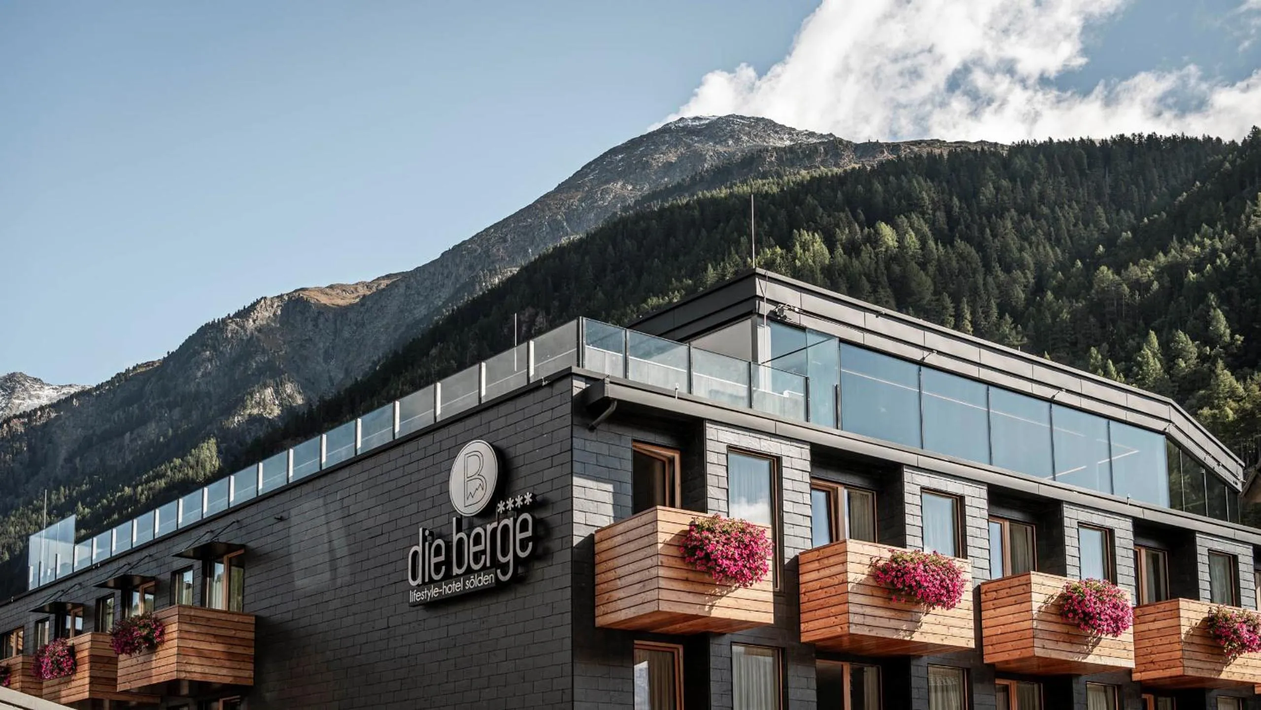 Property building in die berge lifestyle-hotel Sölden