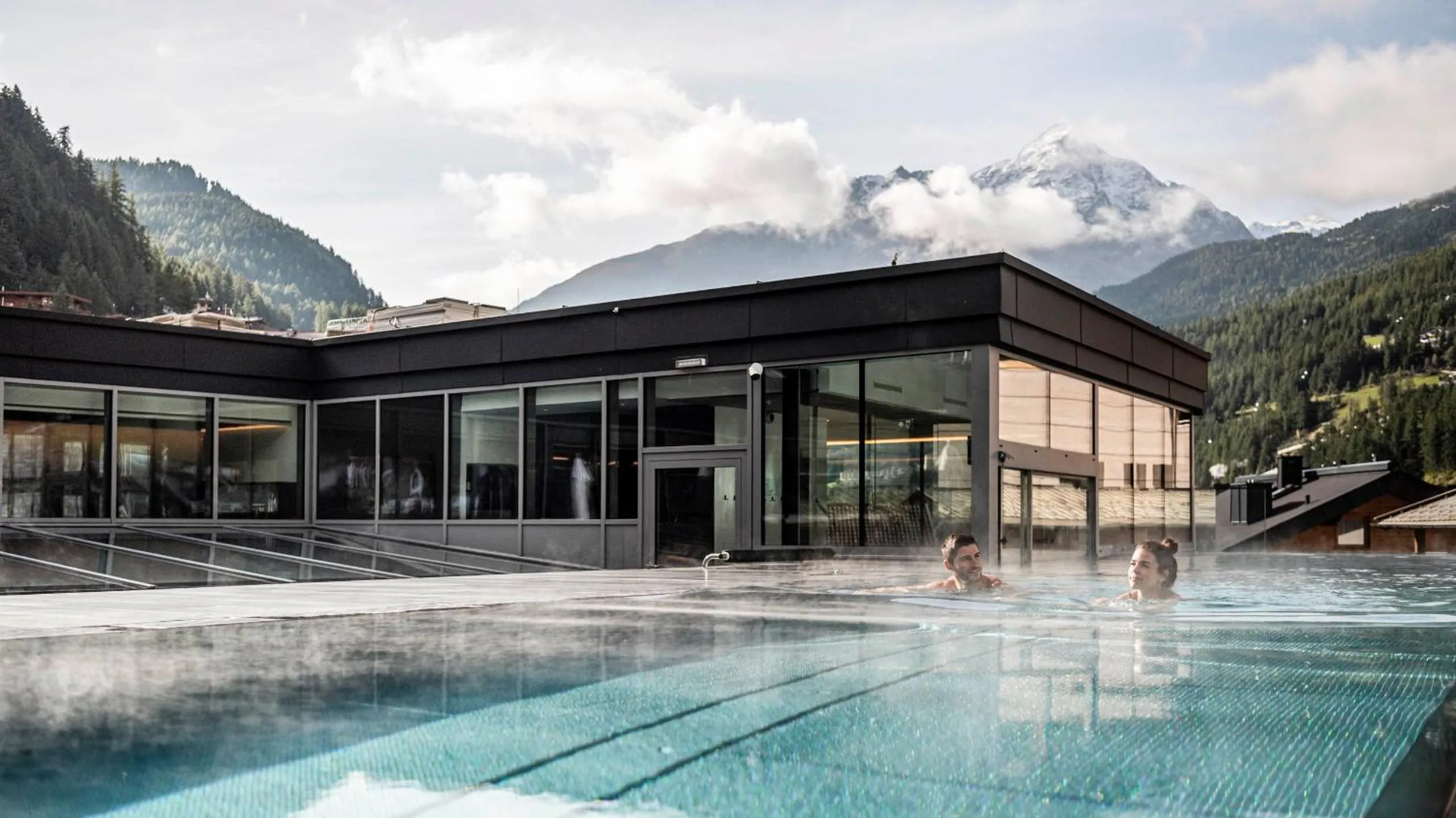 Swimming pool in die berge lifestyle-hotel Sölden