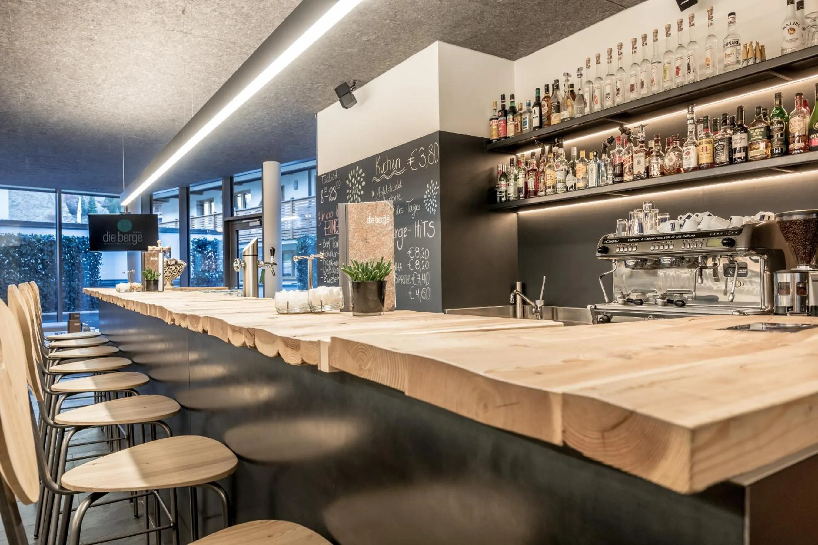 Lounge or bar in die berge lifestyle-hotel Sölden