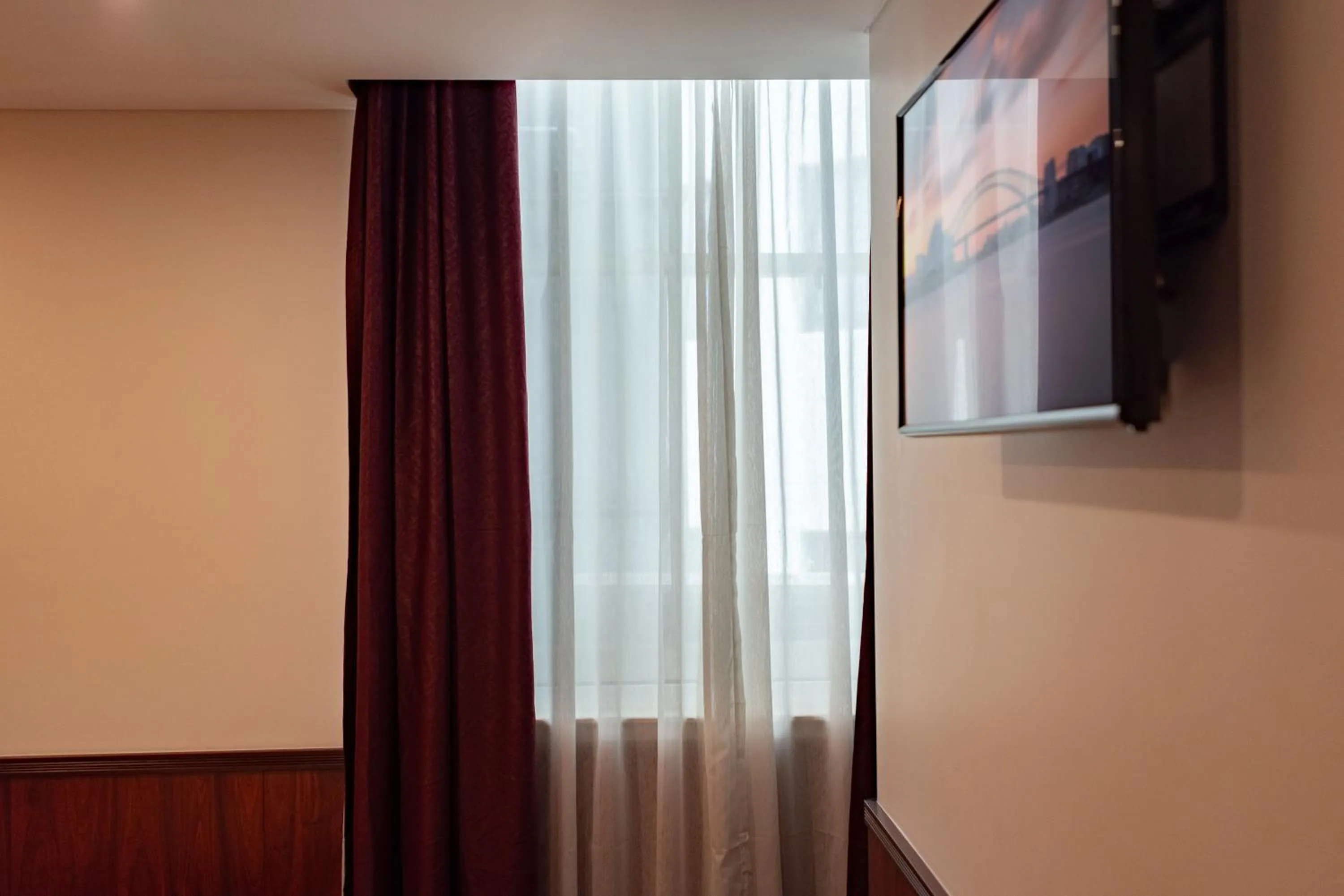 TV and multimedia in YEHS Hotel Sydney CBD