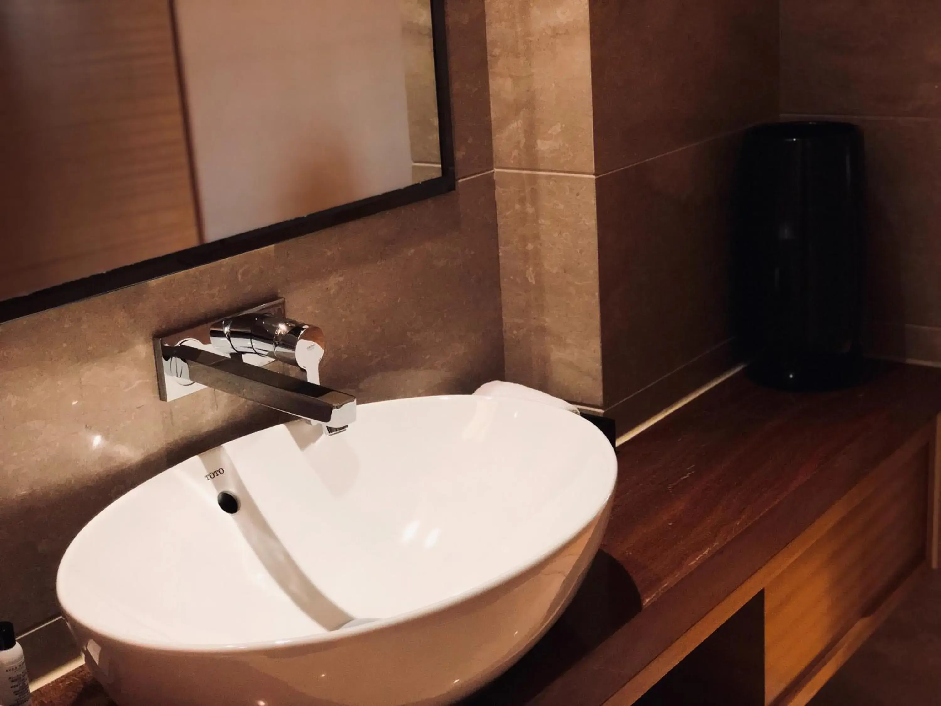 Cocoon Warehouse · Elegant Suite (King Bed) in Cheery Dragon Canal Hotel Hangzhou - Intangible Cultural Heritage Hotel Cocoon Warehouse · Elegant Suite (King Bed) in Cheery Dragon Canal Hotel Hangzhou - Intangible Cultural Heritage Hotel