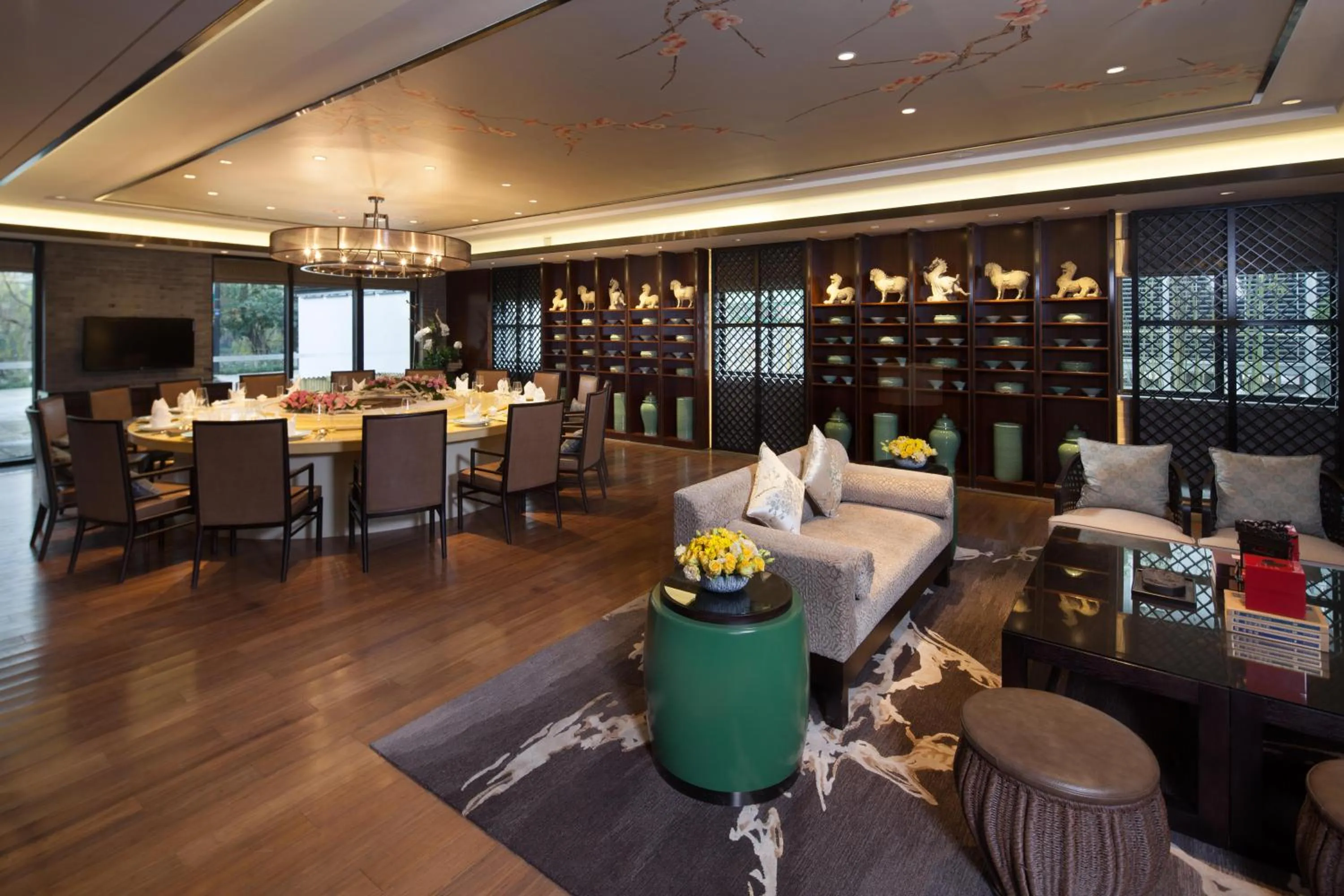 Restaurant/places to eat in Cheery Dragon Canal Hotel Hangzhou - Intangible Cultural Heritage Hotel