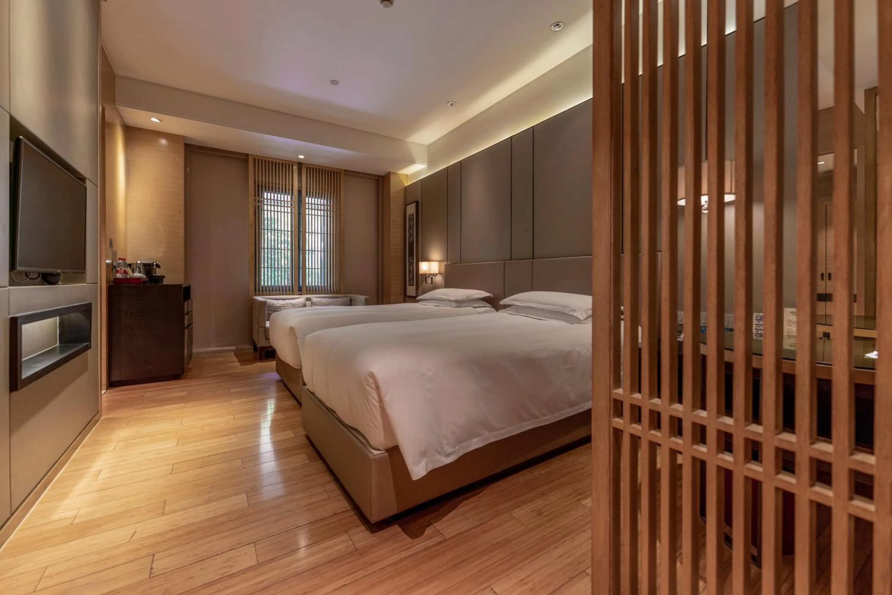 Bed in Cheery Dragon Canal Hotel Hangzhou - Intangible Cultural Heritage Hotel