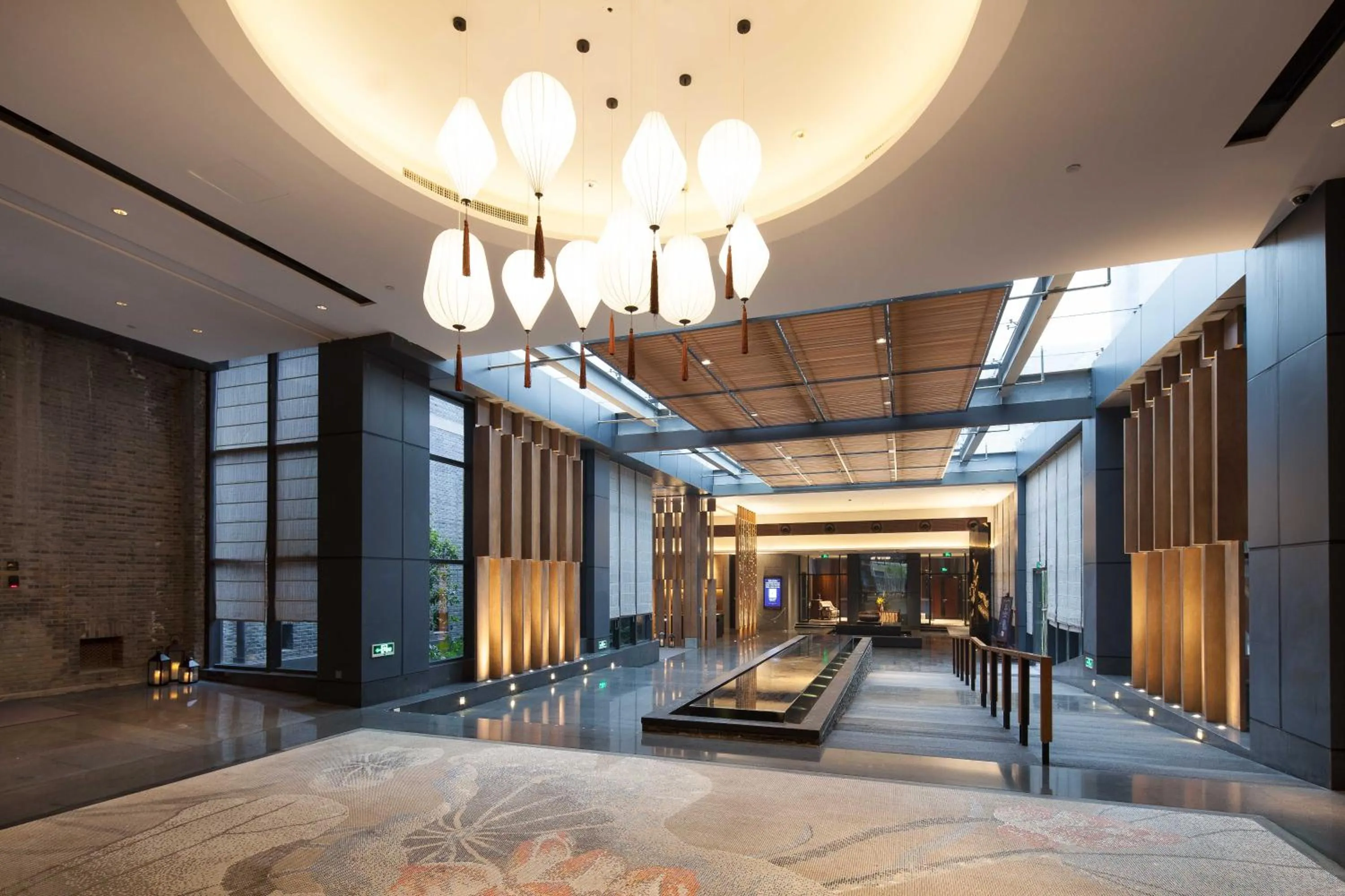 Lobby or reception in Cheery Dragon Canal Hotel Hangzhou - Intangible Cultural Heritage Hotel