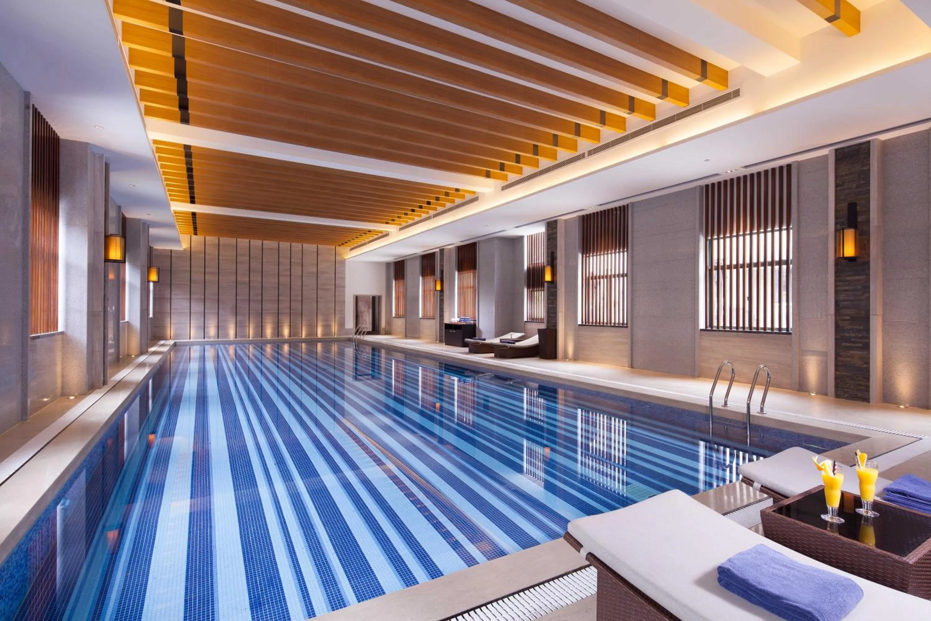 Swimming pool in Cheery Dragon Canal Hotel Hangzhou - Intangible Cultural Heritage Hotel