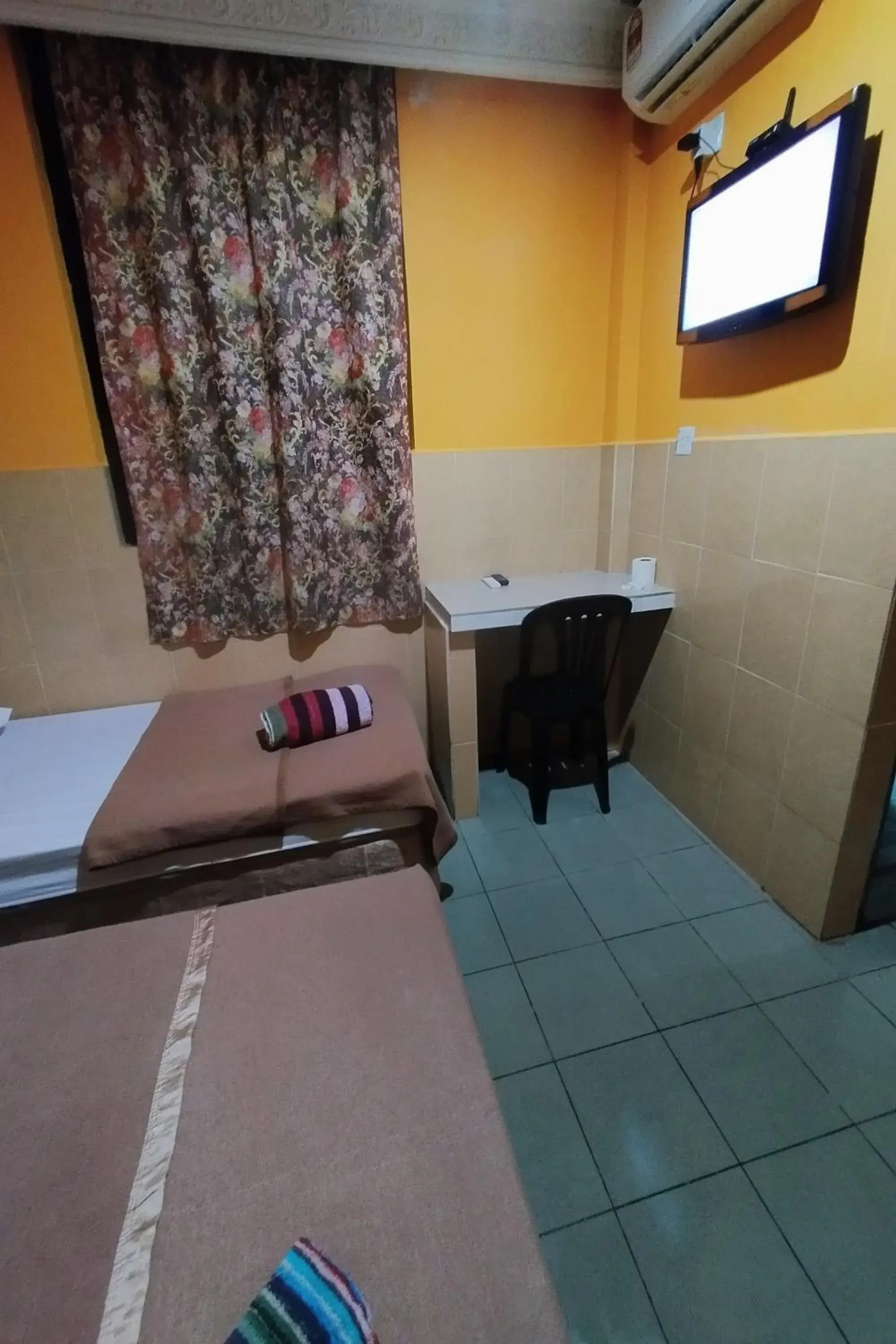 Triple Room with City View in 98 Inn BilikXpert at Chow Kit Triple Room with City View in 98 Inn BilikXpert at Chow Kit