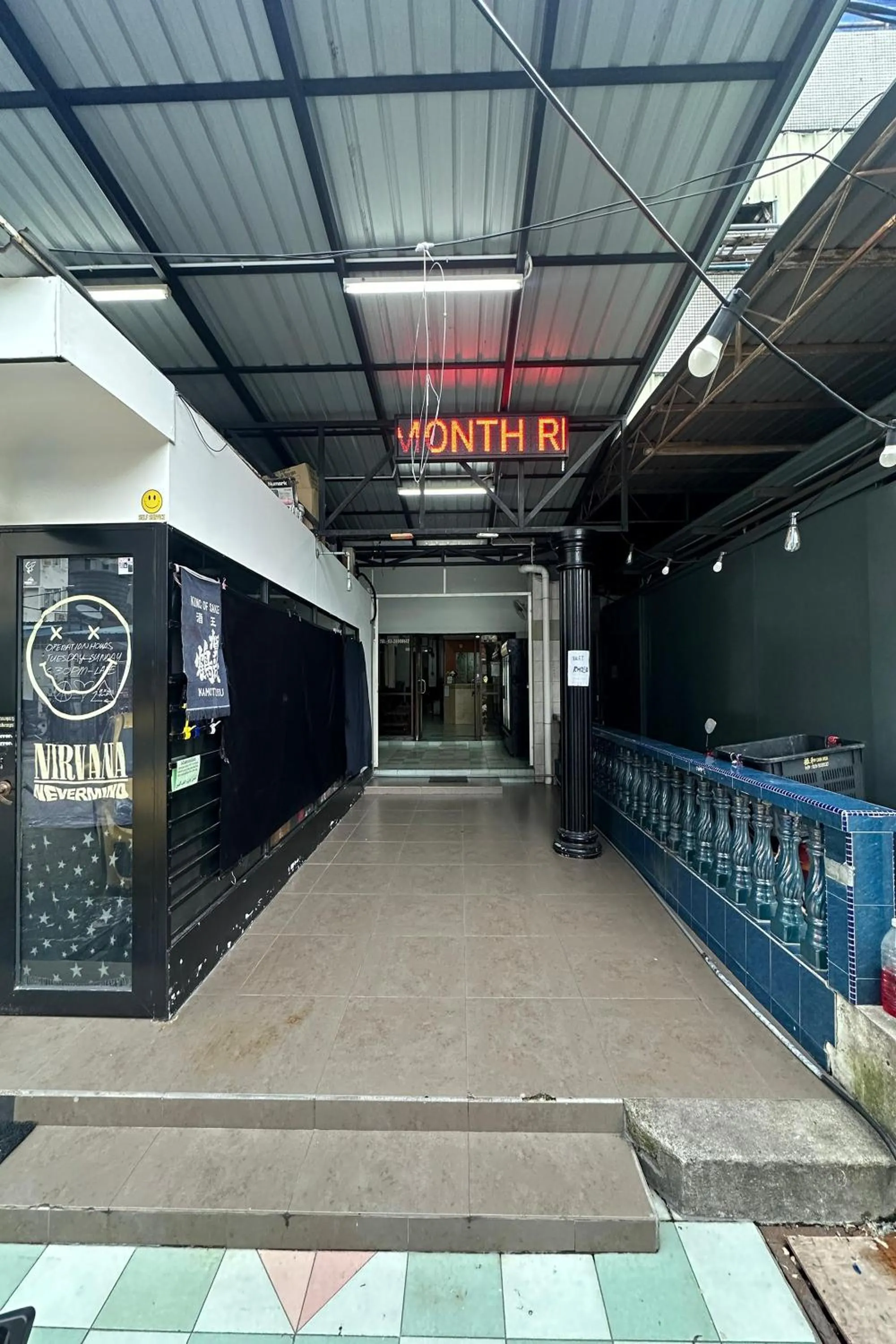 Facade/entrance in 98 Inn BilikXpert at Chow Kit