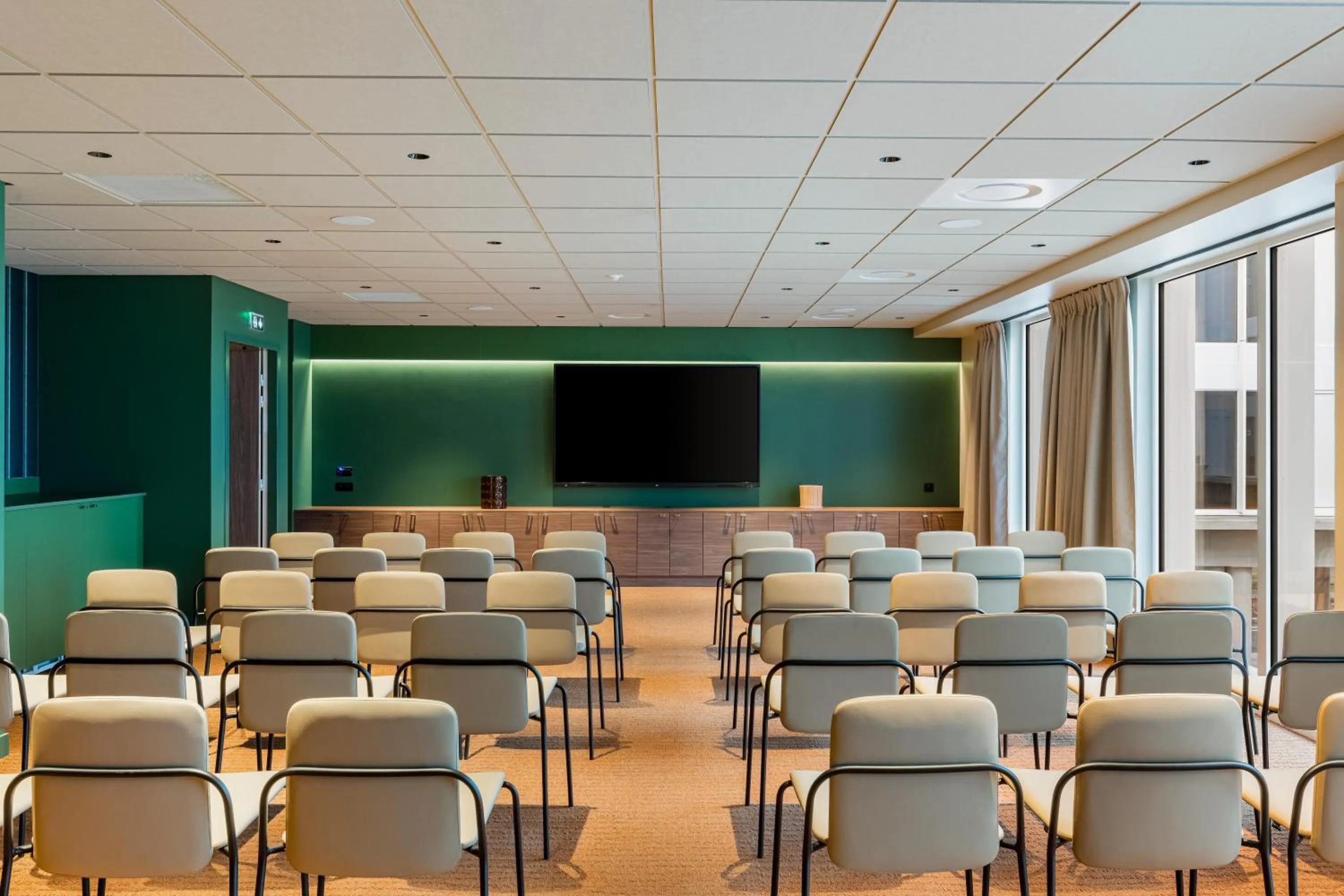 Meeting/conference room in Hampton by Hilton Bordeaux Merignac Airport
