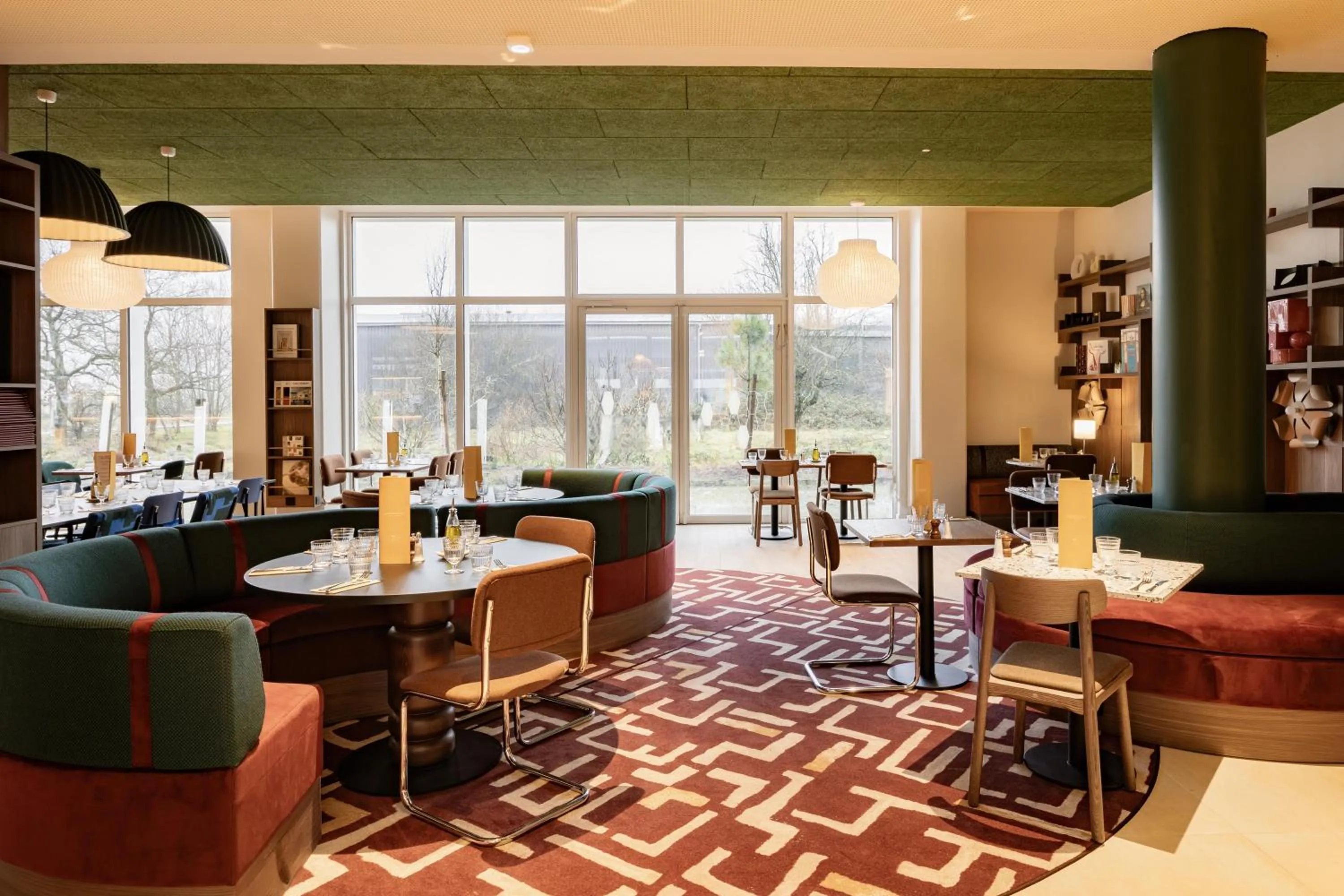 Restaurant/places to eat in Hampton by Hilton Bordeaux Merignac Airport