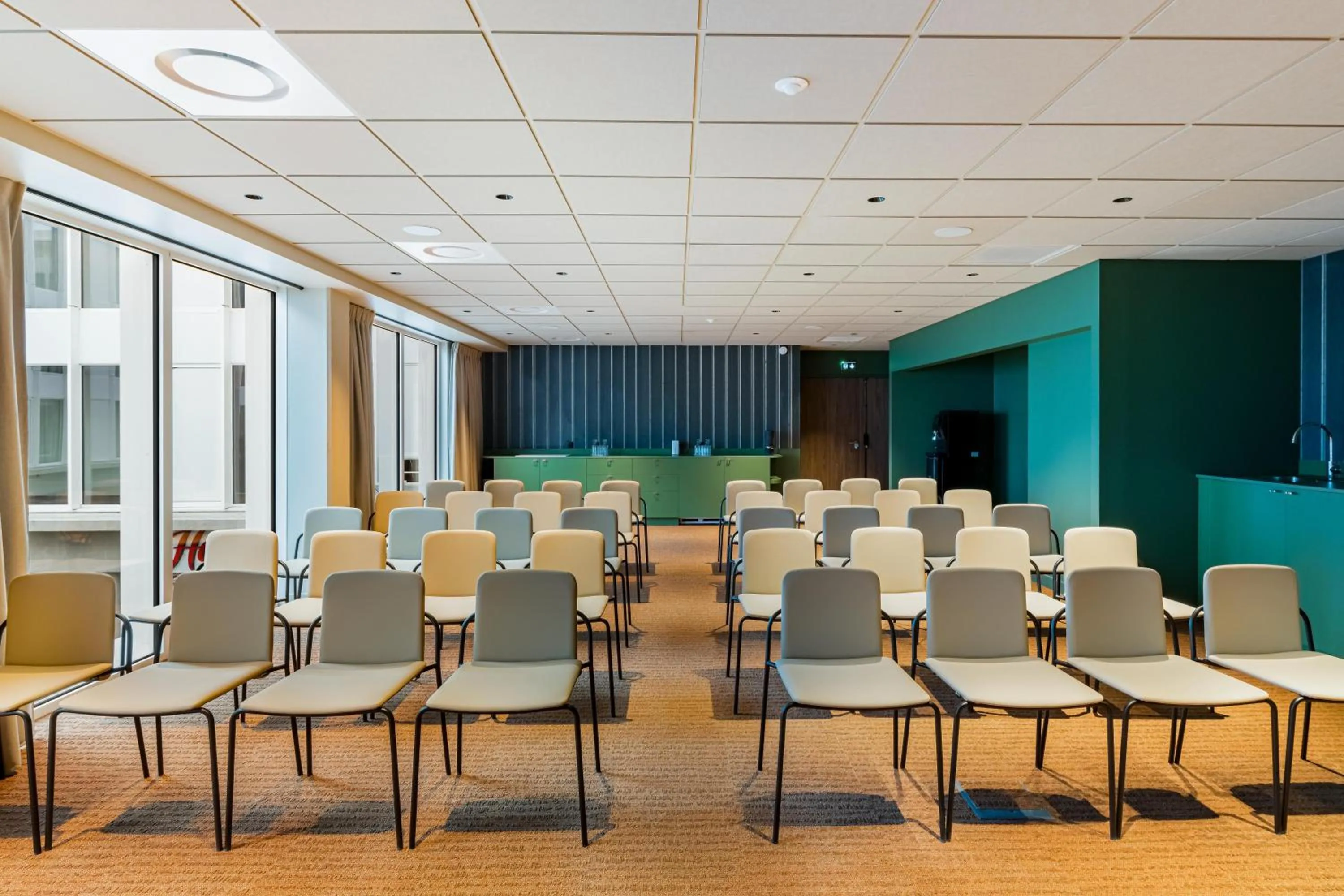 Meeting/conference room in Hampton by Hilton Bordeaux Merignac Airport