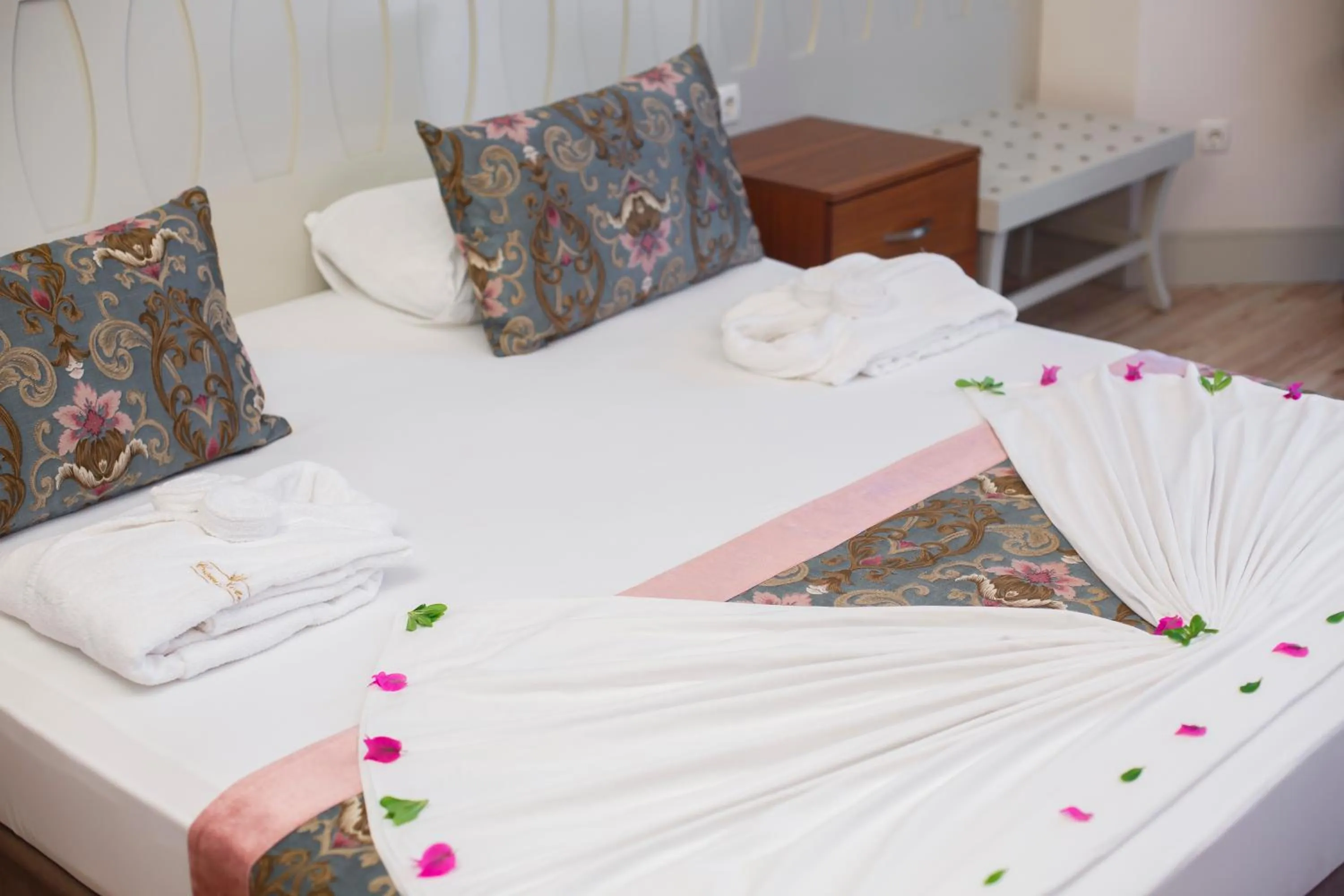 Bed in Side Crown Serenity Ultra All Inclusive