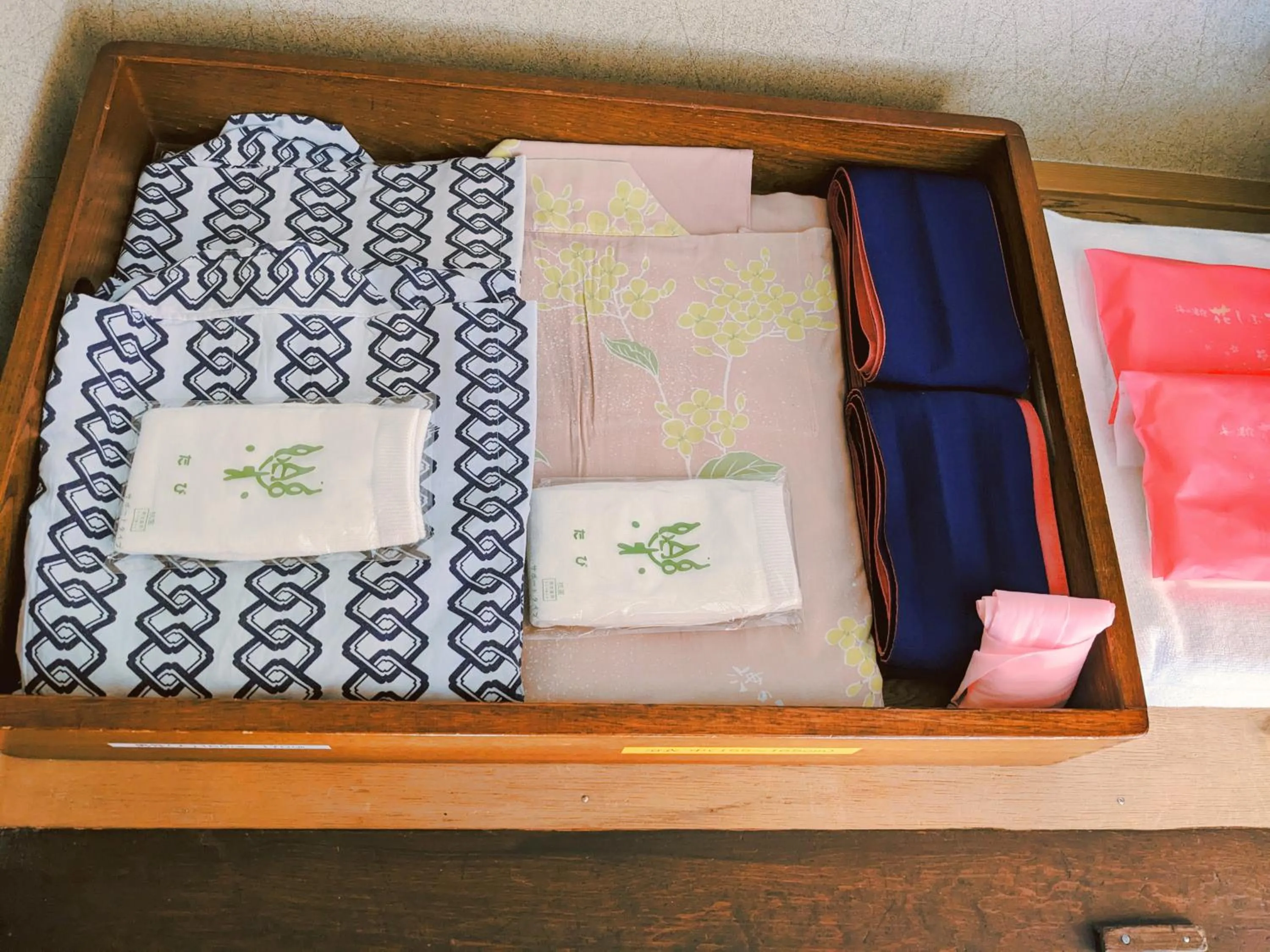 Photo of the whole room, Bed in Hanashibuki