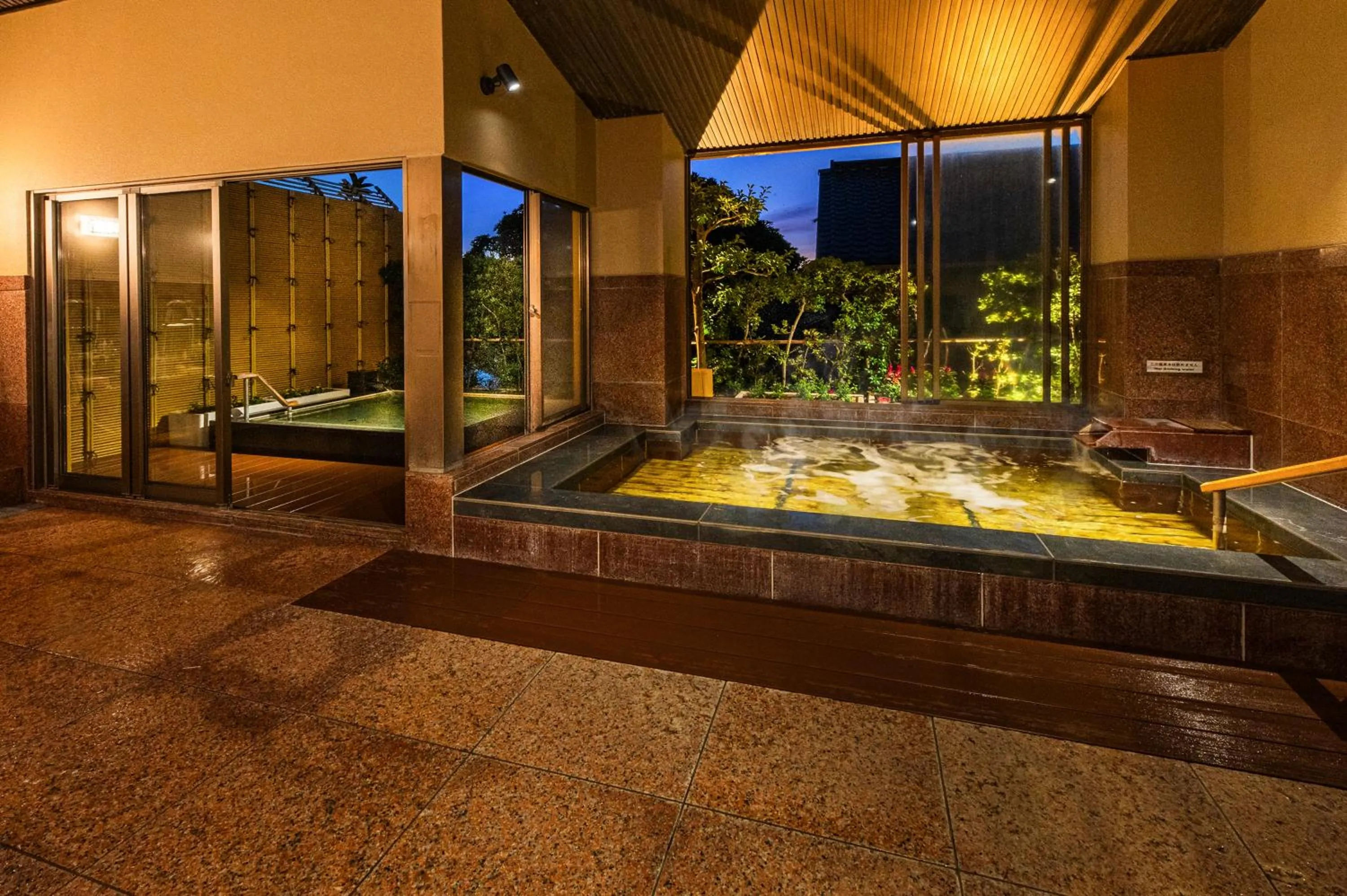 Hot Spring Bath in Hanashibuki