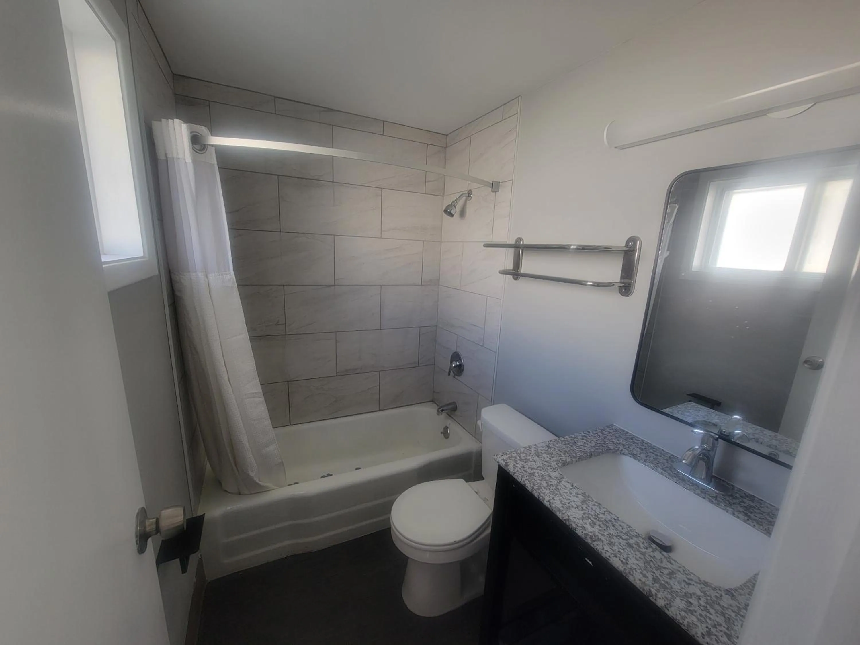 Bathroom in Orchard Park Motel