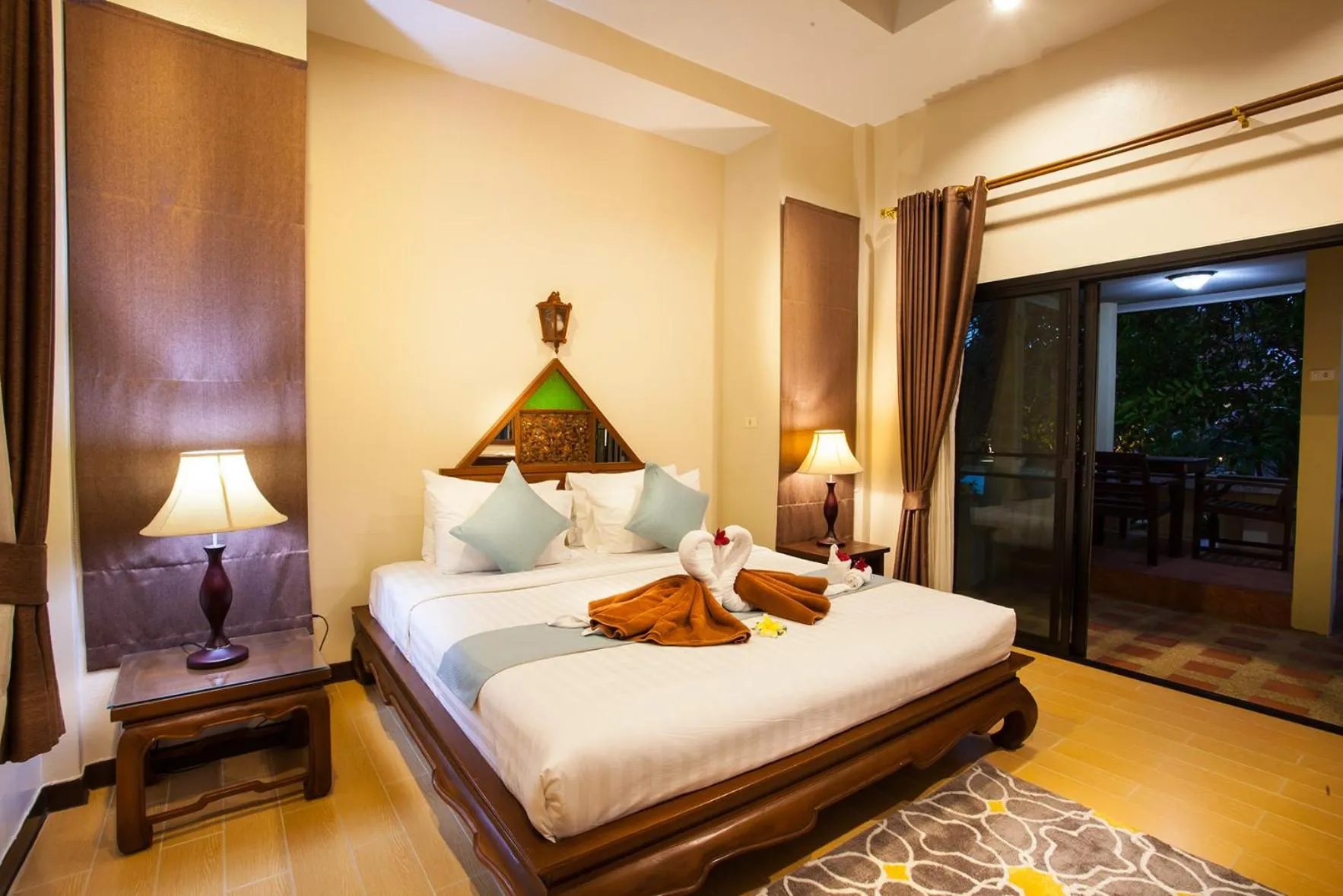 Balcony/Terrace, Bed in Pattra Vill Resort