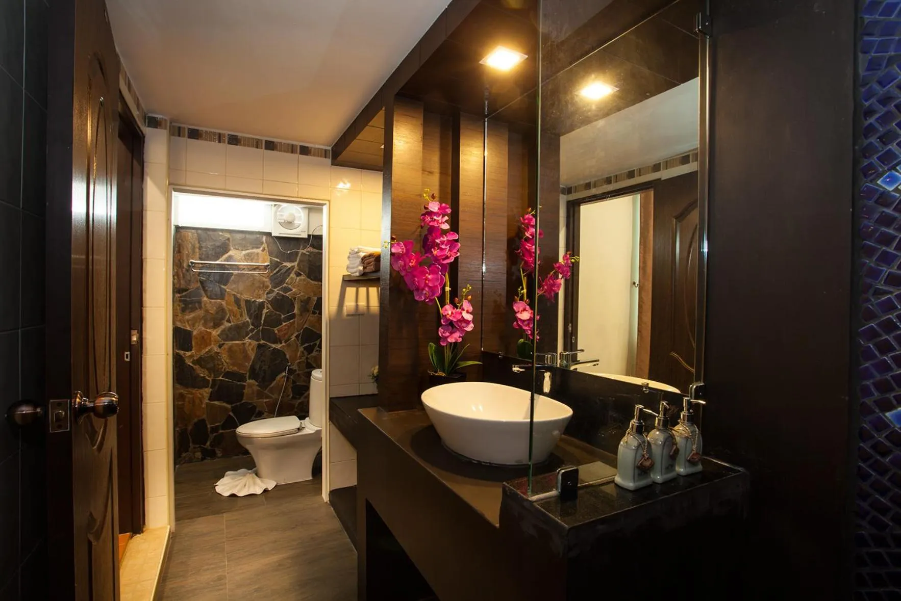 Toilet in Pattra Vill Resort