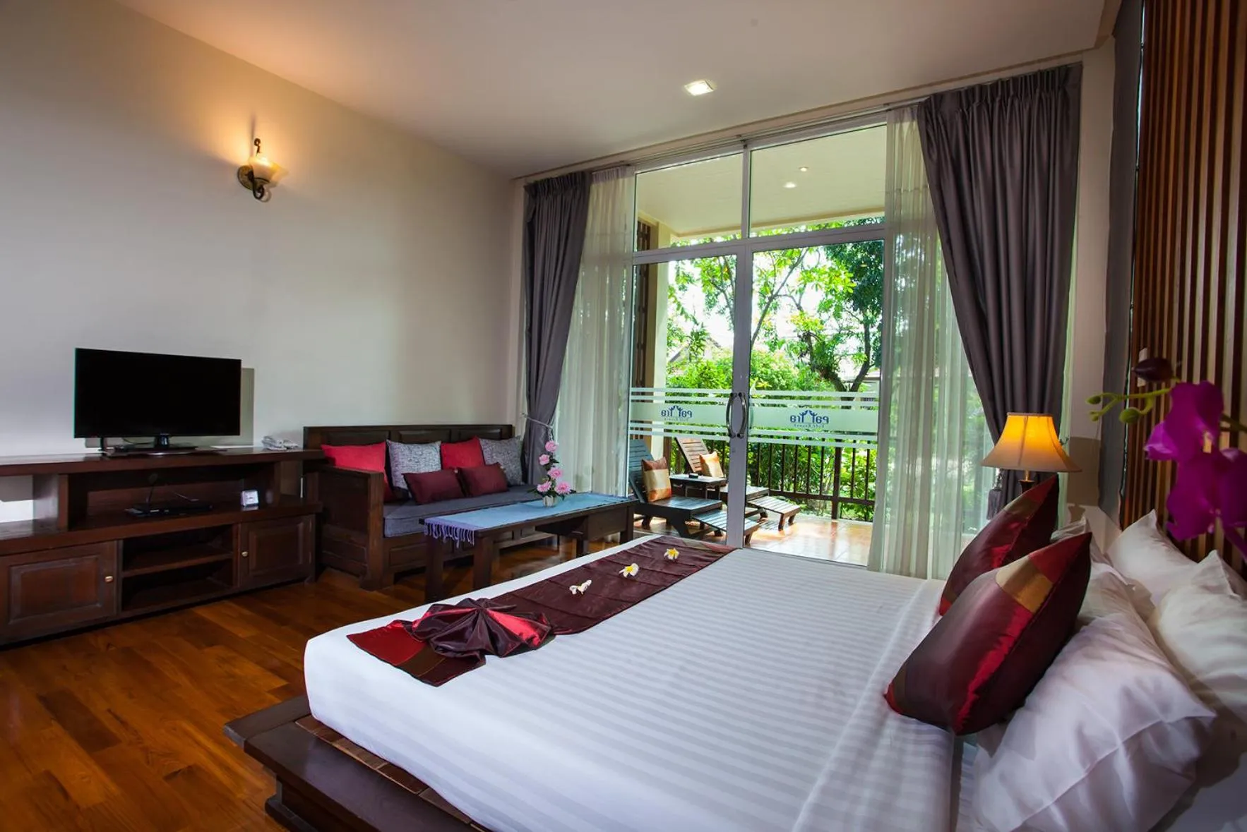 Garden, Bed in Pattra Vill Resort