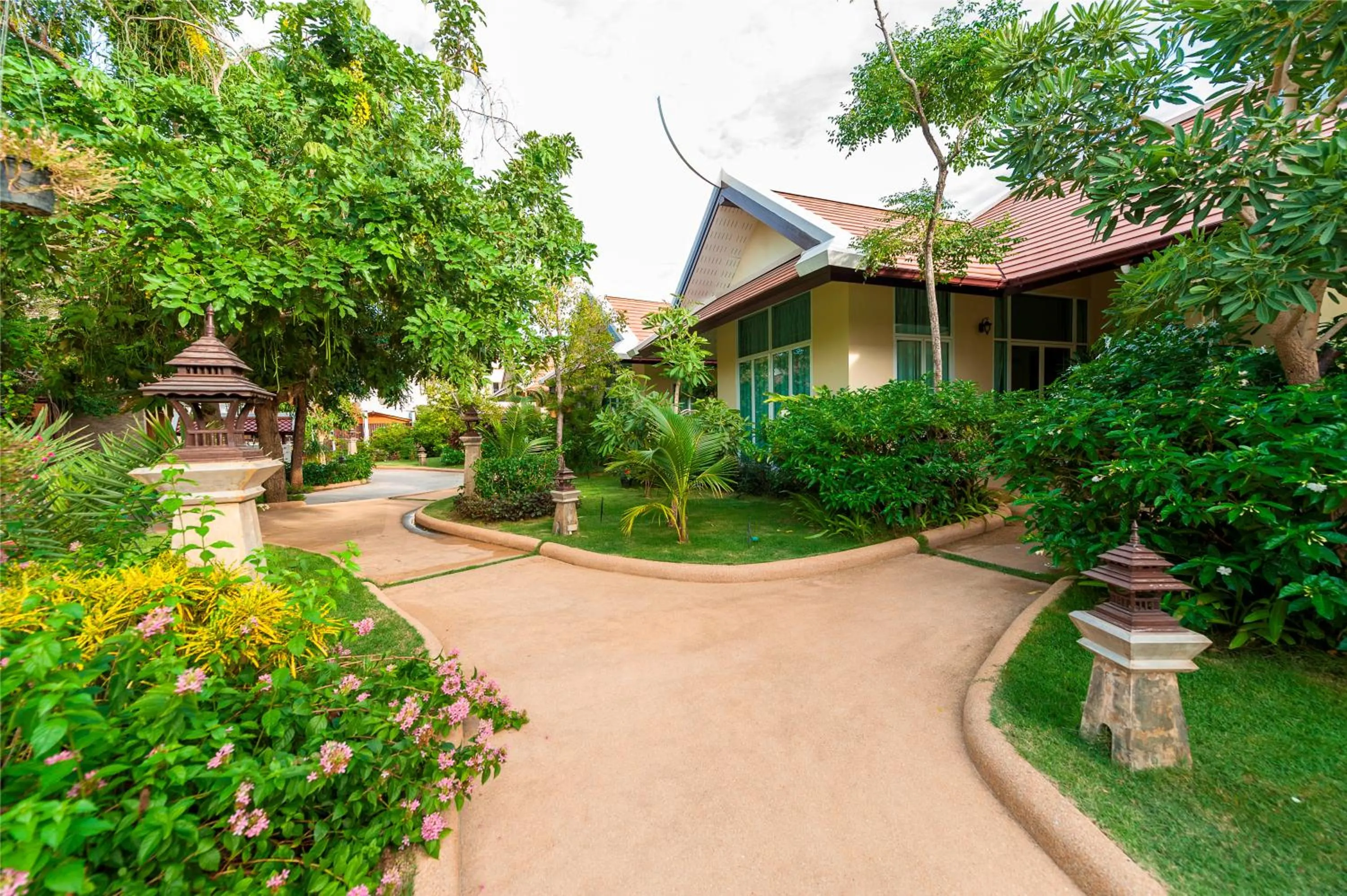 Garden in Pattra Vill Resort