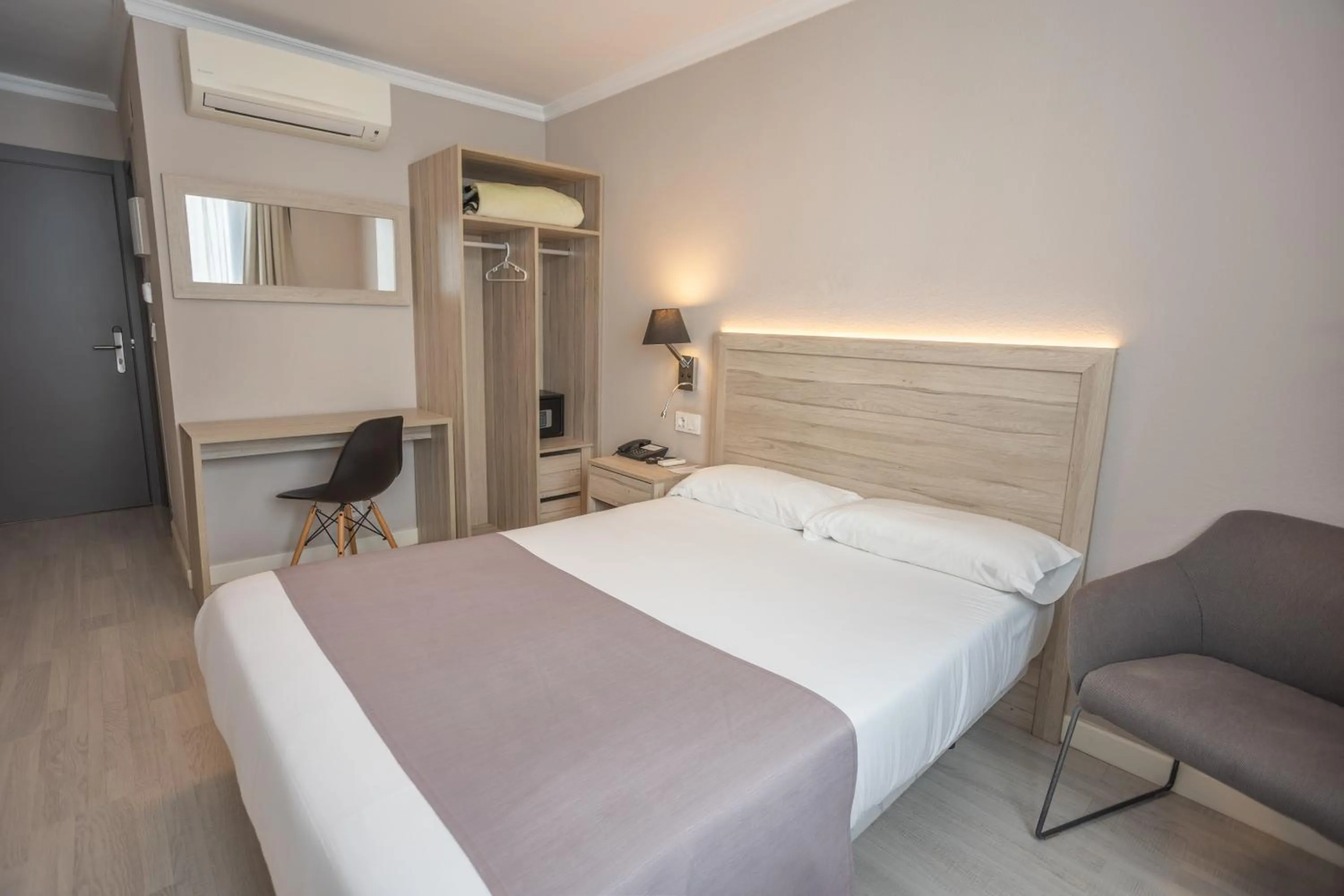 Bedroom, Bed in Hotel Villa de Verín