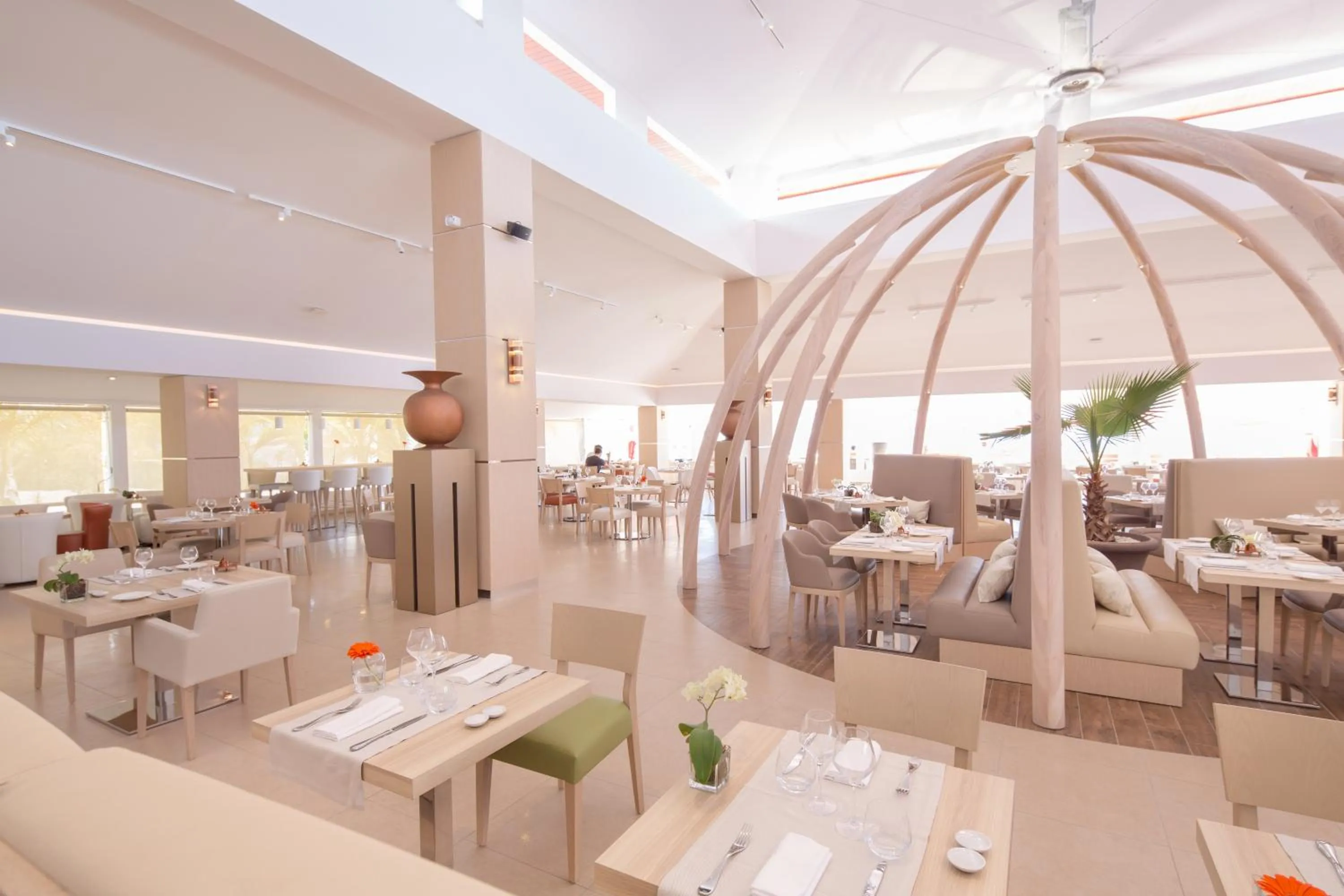 Restaurant/places to eat in Akoya Hotel & Spa