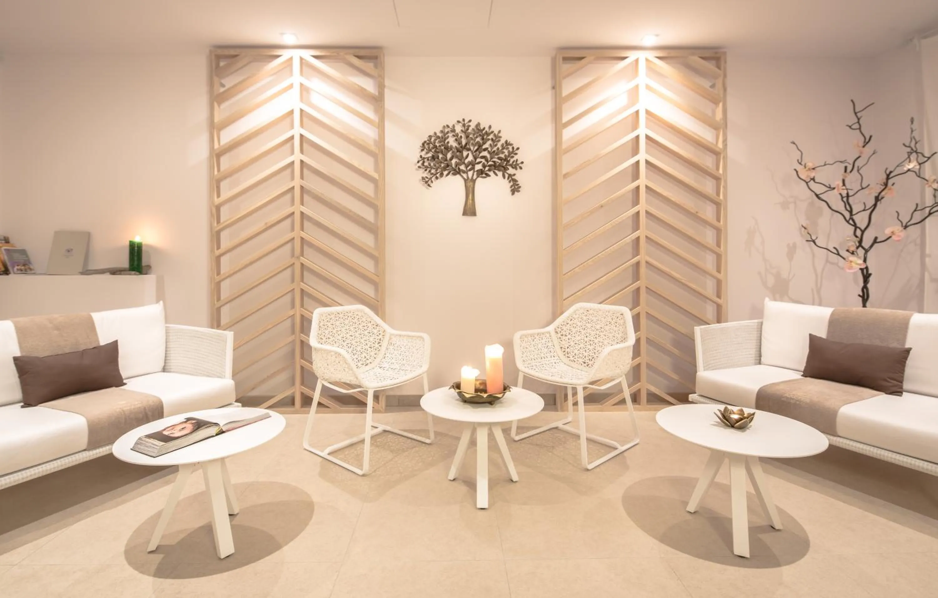 Communal lounge/ TV room in Akoya Hotel & Spa