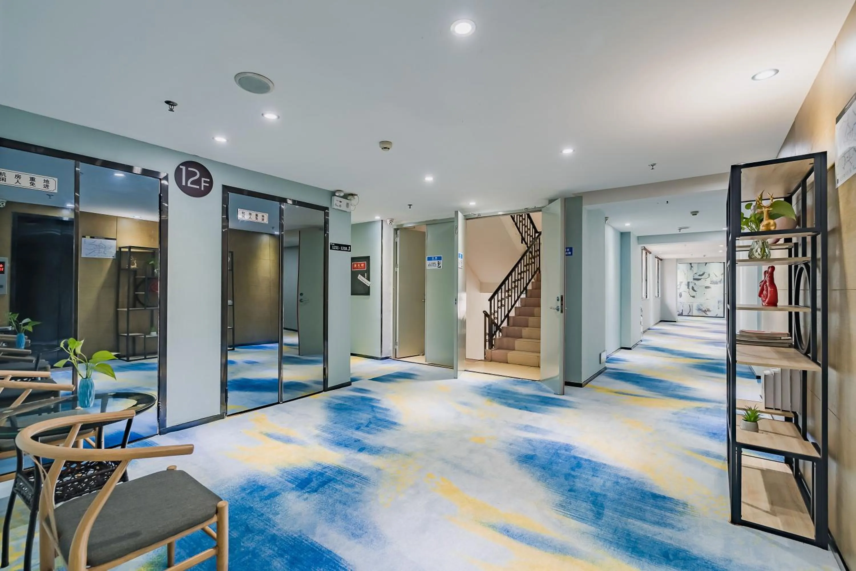 elevator in Insail Hotels (Pazhou Exhibition Center KeCun Metro Station Dunhe Road Branch Guangzhou)