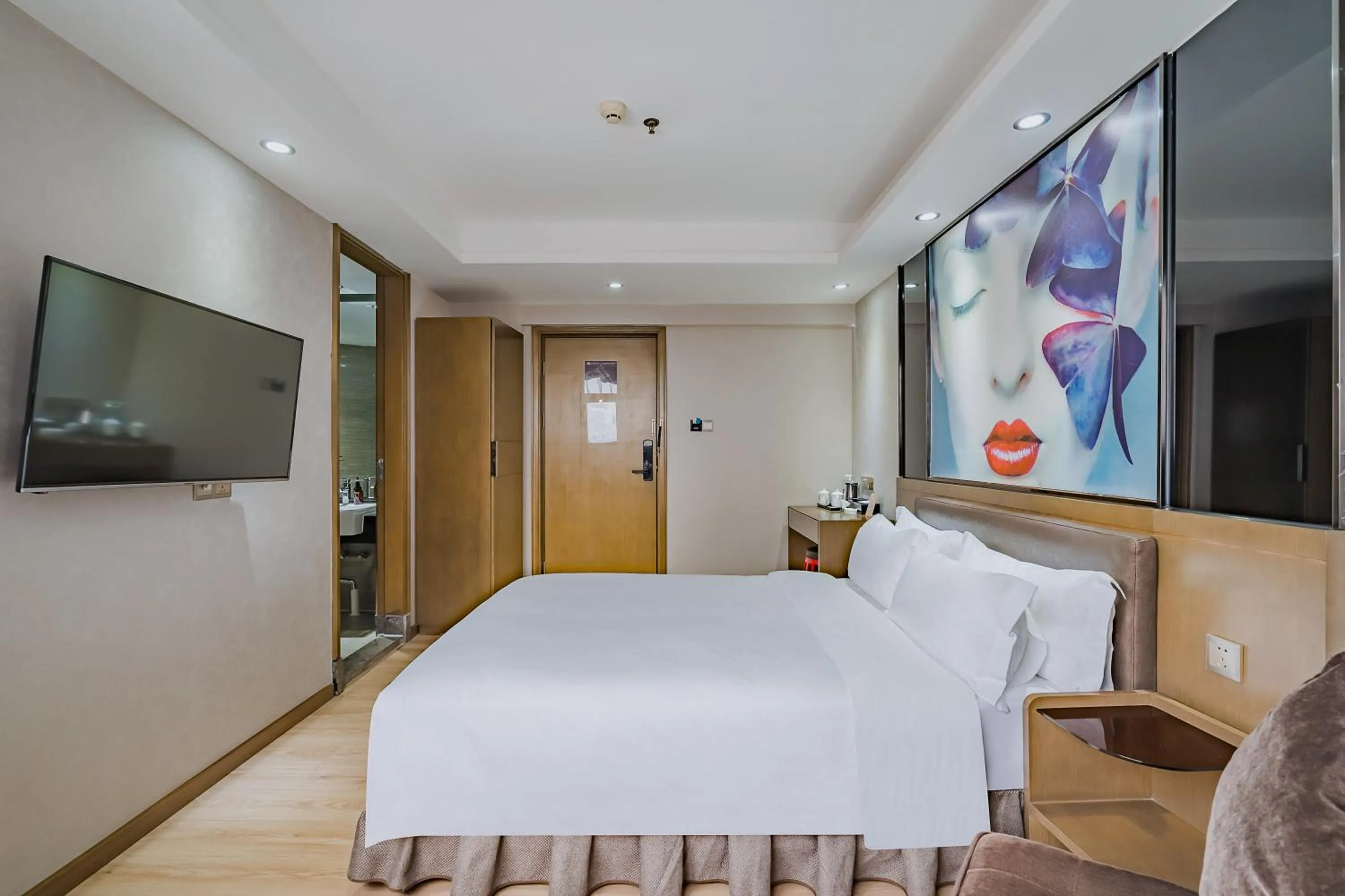 Photo of the whole room, Bed in Insail Hotels (Pazhou Exhibition Center KeCun Metro Station Dunhe Road Branch Guangzhou)