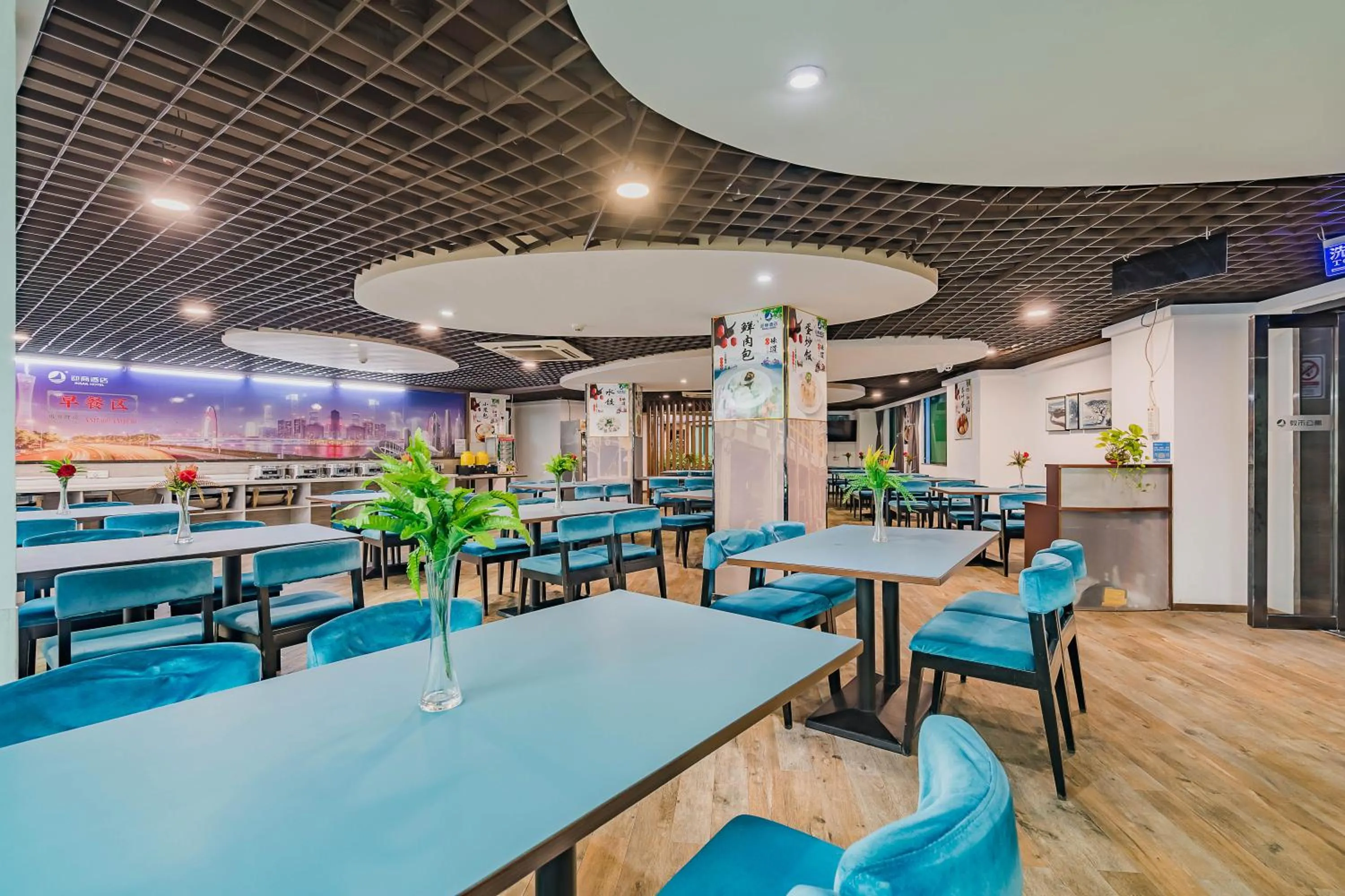 Restaurant/places to eat in Insail Hotels (Pazhou Exhibition Center KeCun Metro Station Dunhe Road Branch Guangzhou)