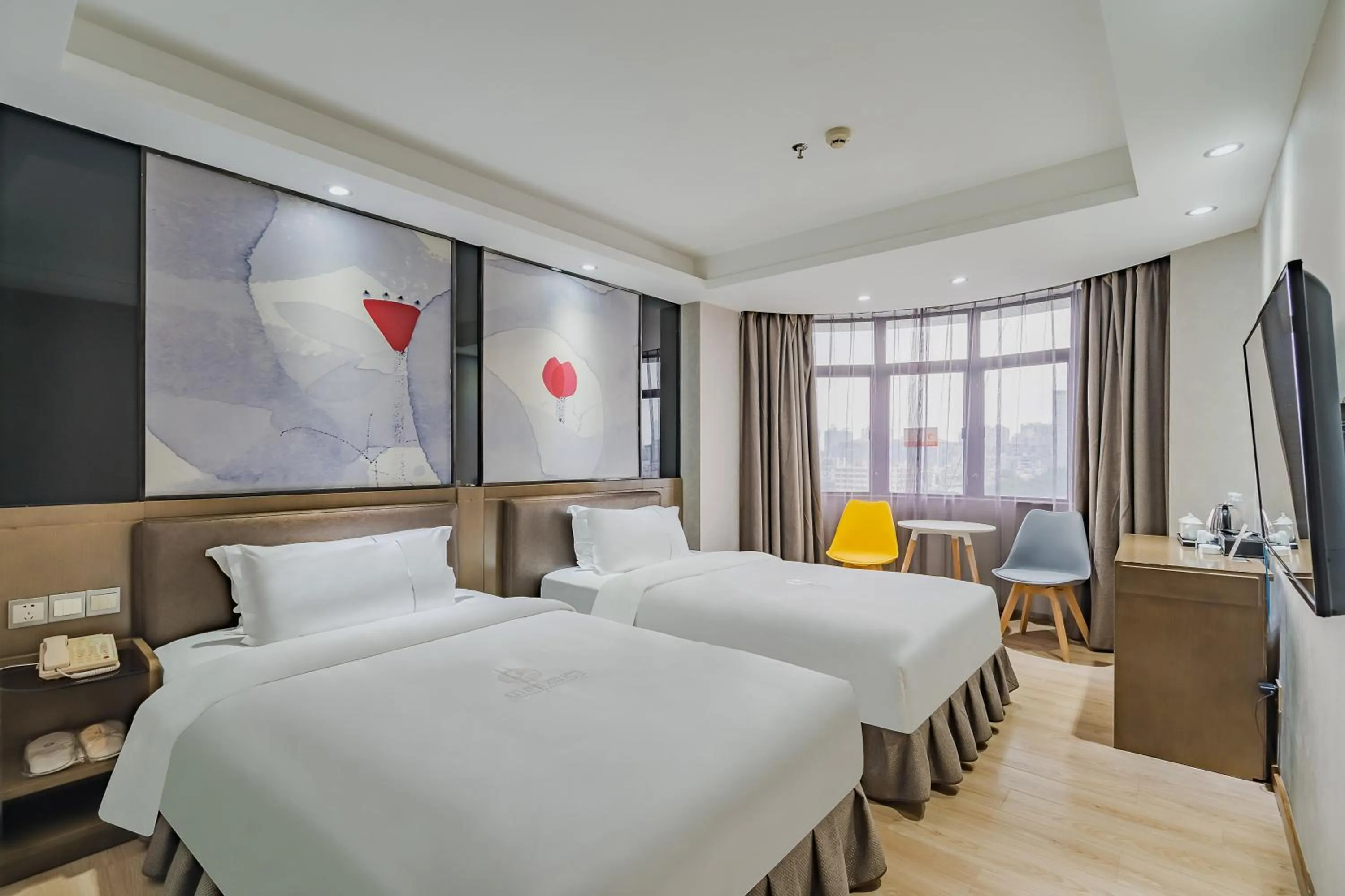 Photo of the whole room, Bed in Insail Hotels (Pazhou Exhibition Center KeCun Metro Station Dunhe Road Branch Guangzhou)