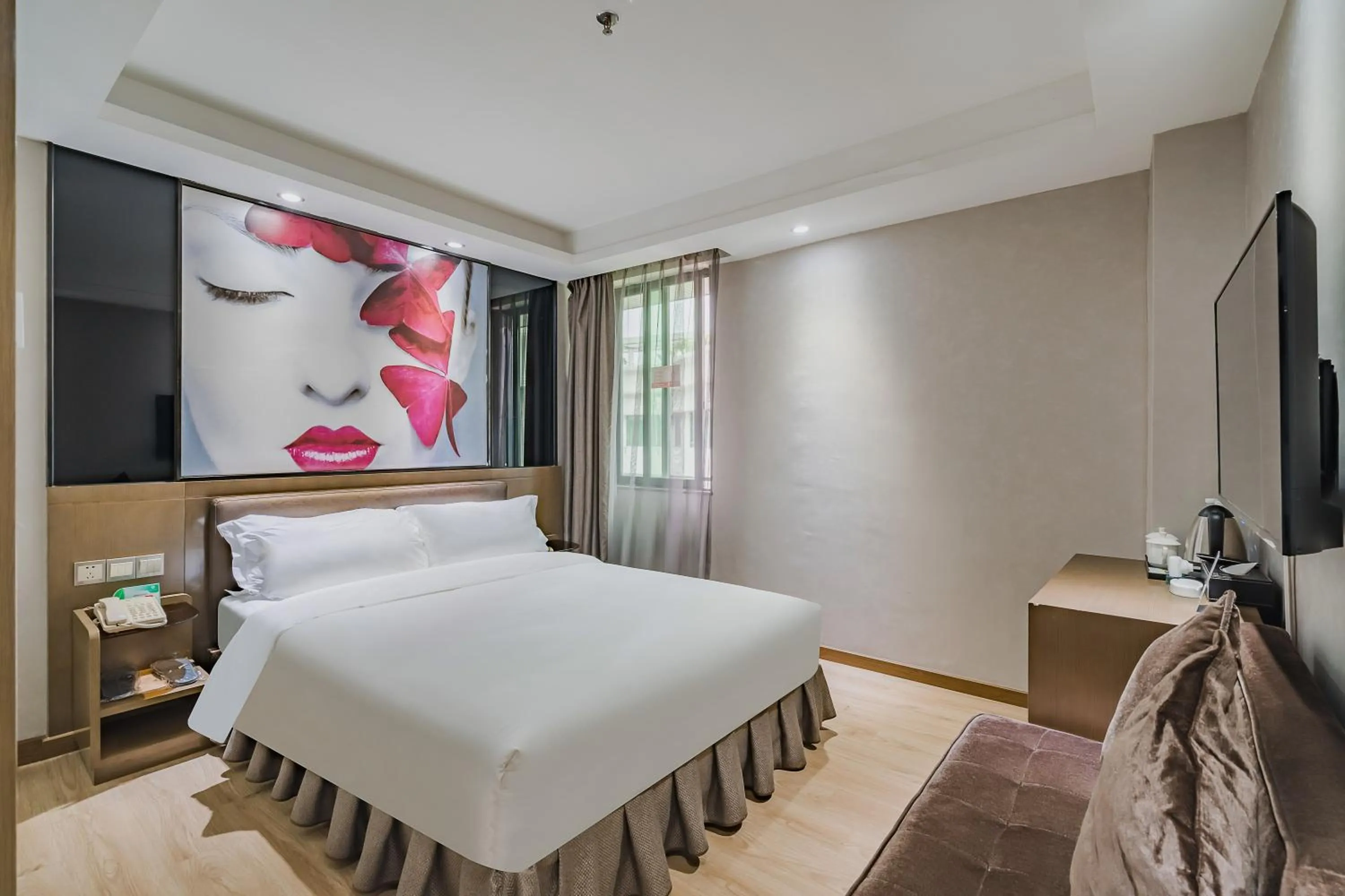 Photo of the whole room, Bed in Insail Hotels (Pazhou Exhibition Center KeCun Metro Station Dunhe Road Branch Guangzhou)