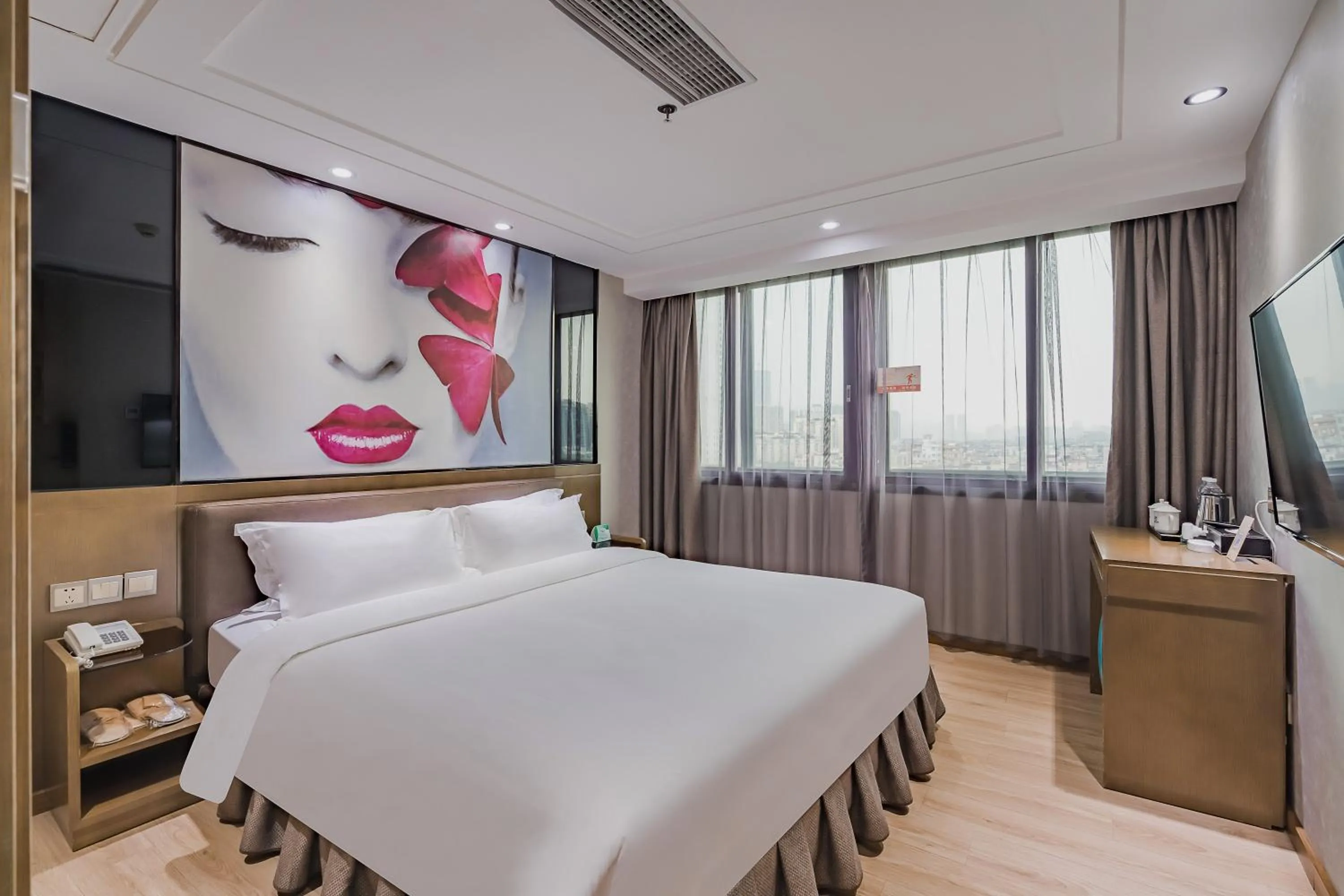 Photo of the whole room, Bed in Insail Hotels (Pazhou Exhibition Center KeCun Metro Station Dunhe Road Branch Guangzhou)