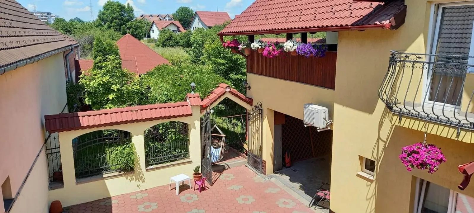 Property building in Pensiunea Magnolia