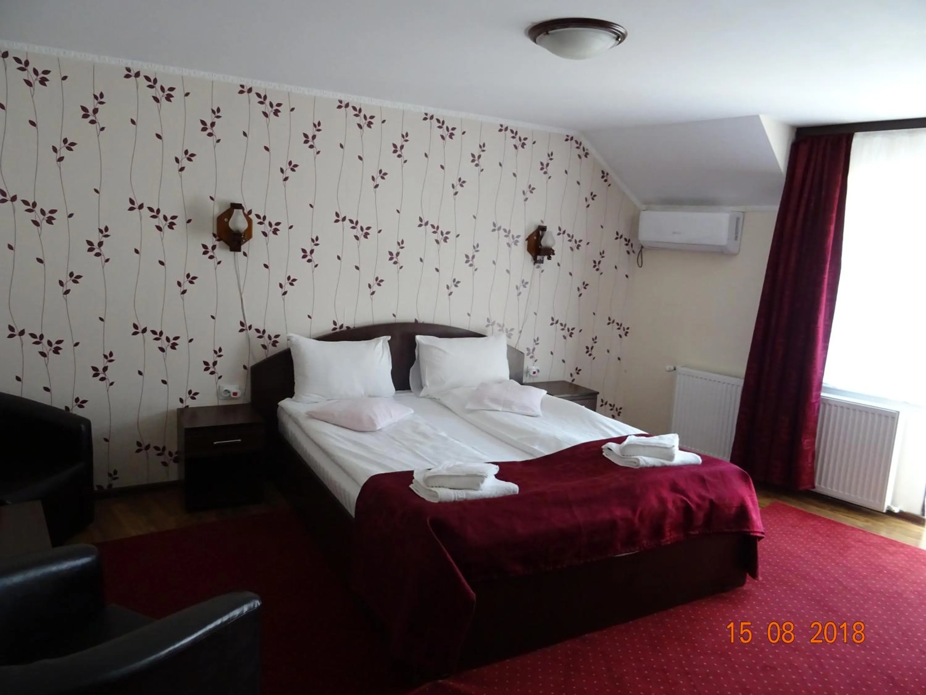 Photo of the whole room, Bed in Pensiunea Magnolia