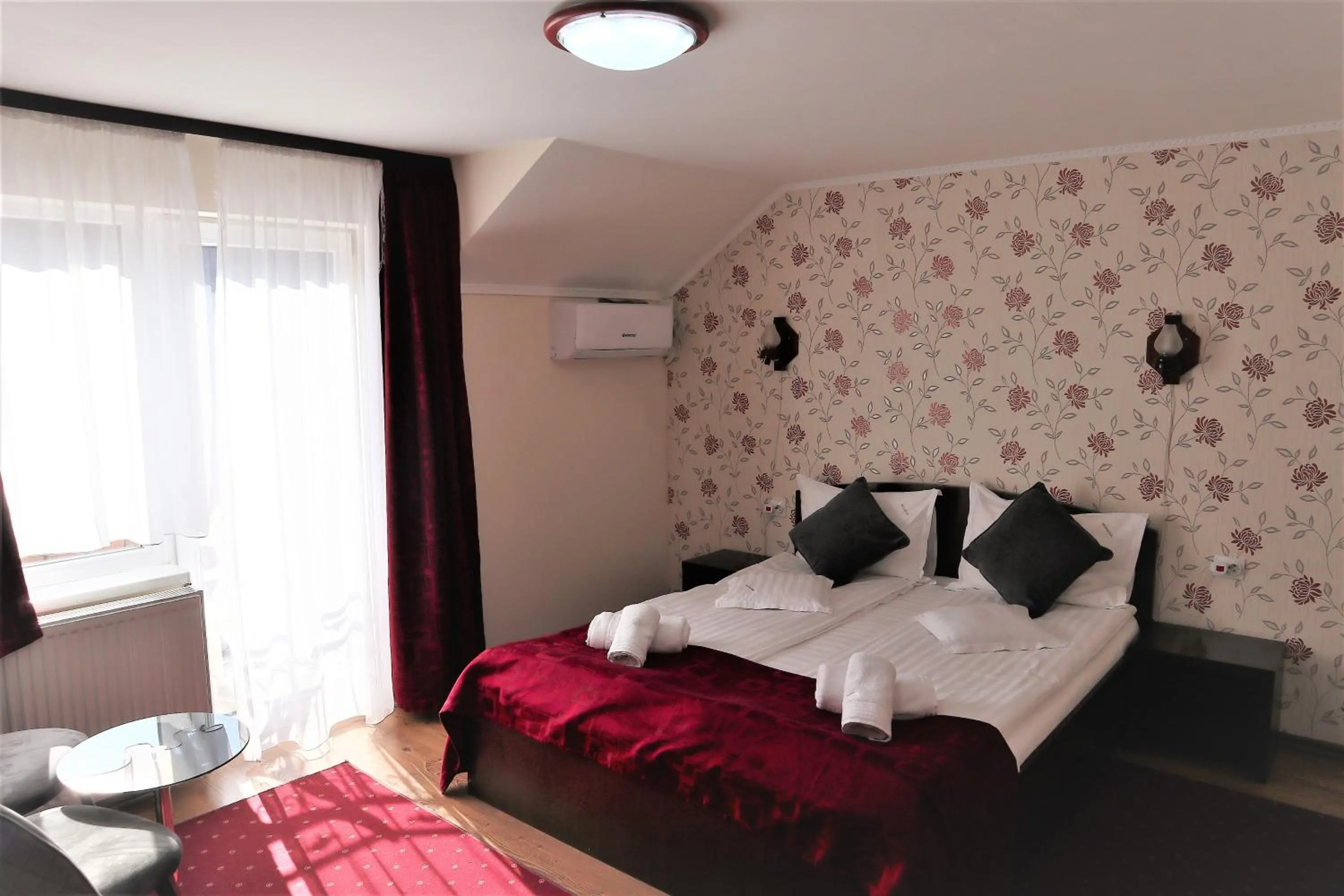 Photo of the whole room, Bed in Pensiunea Magnolia