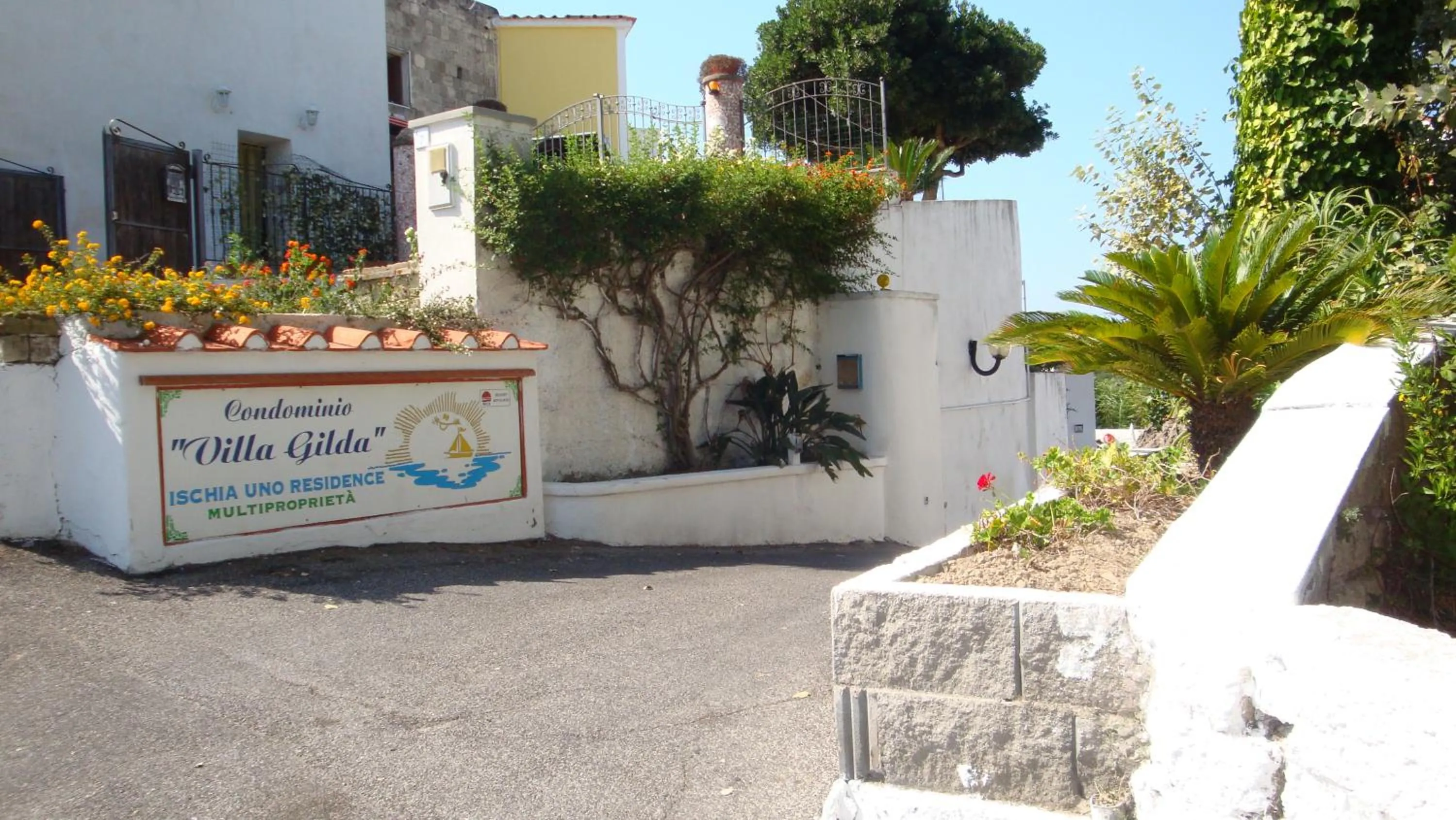 Facade/entrance in Ischia Uno Residence