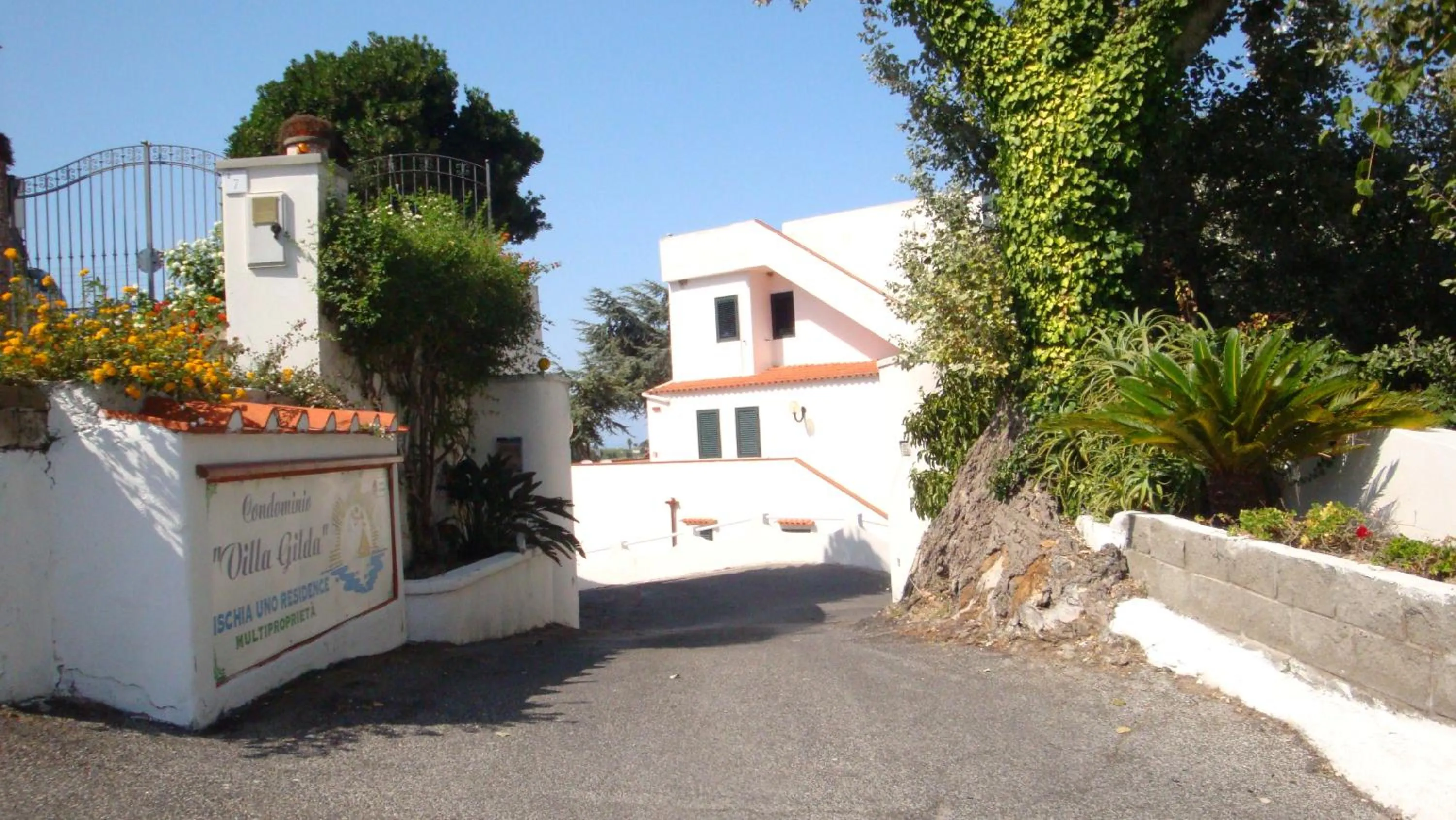 Facade/entrance in Ischia Uno Residence
