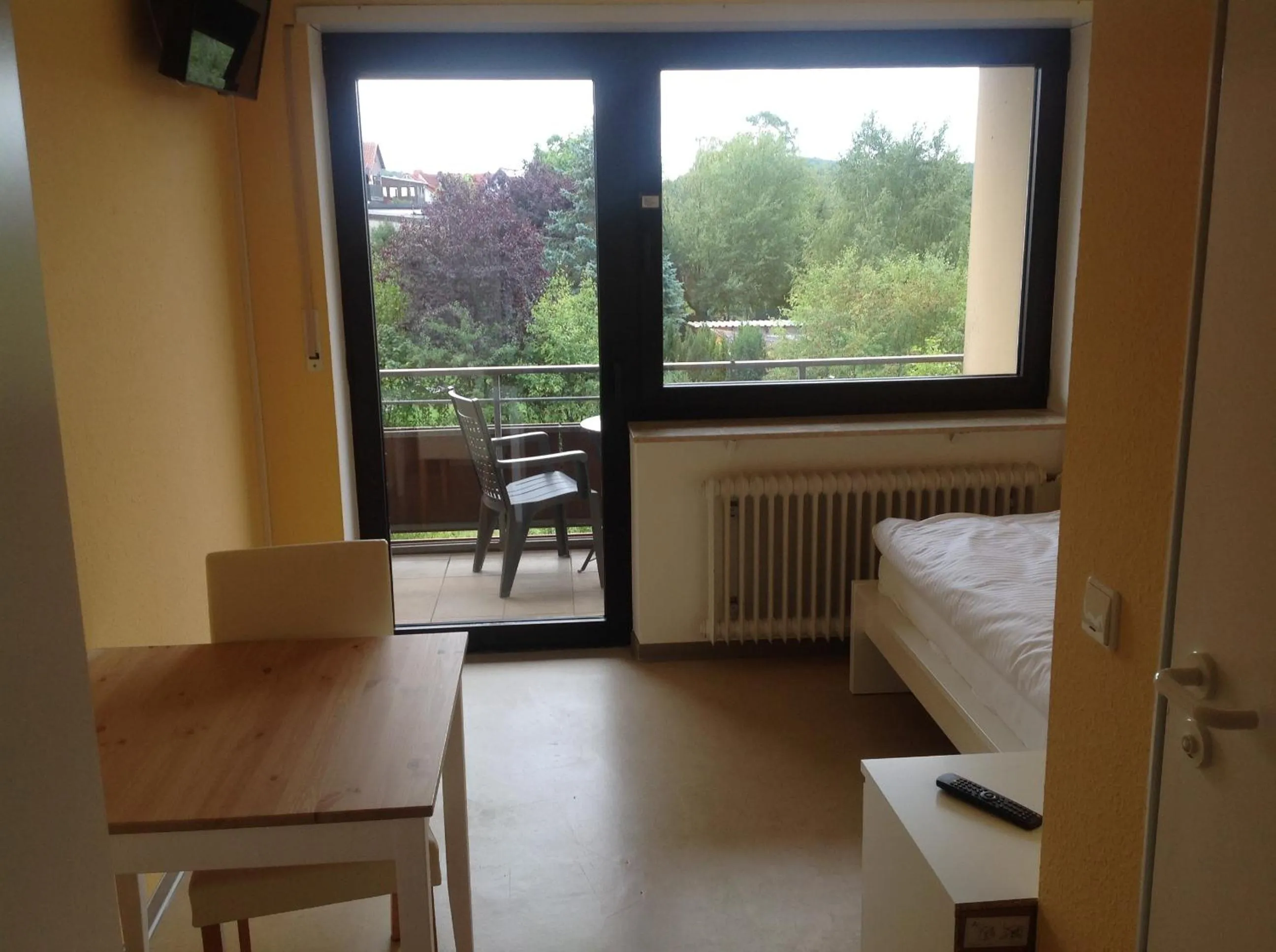 Photo of the whole room, Bed in Hotel-Pension Schlossgarten